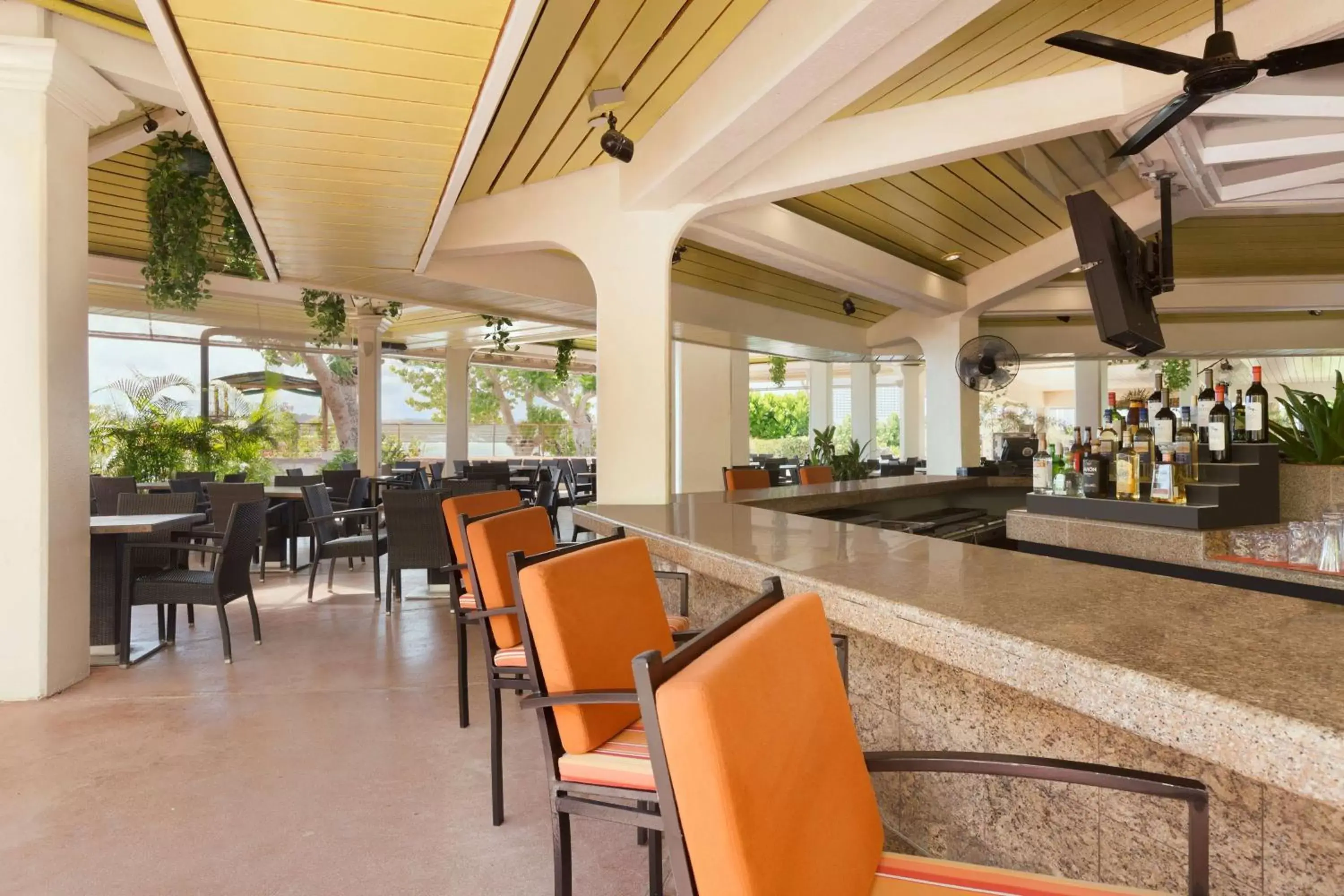 Lounge or bar, Restaurant/Places to Eat in Hilton Guam Resort & Spa