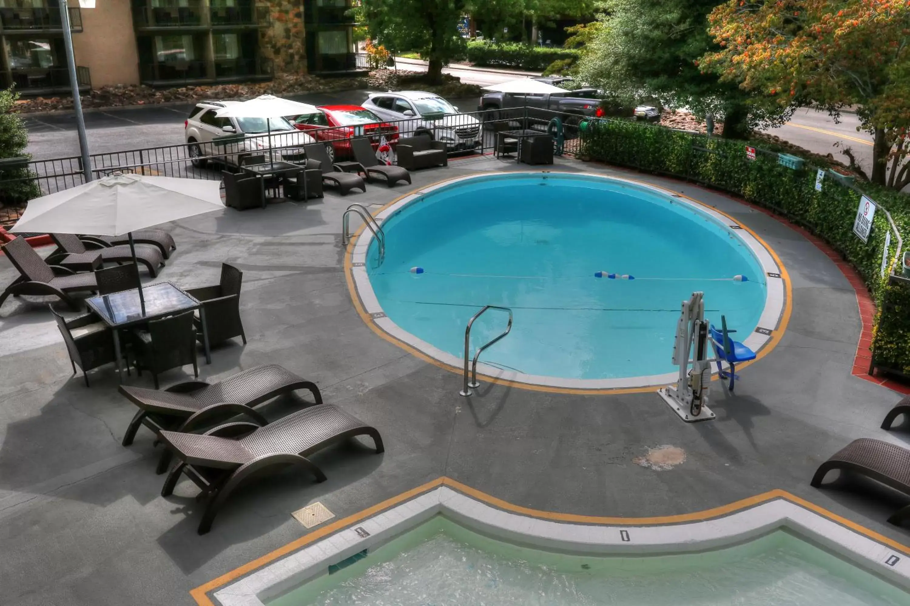 Patio, Pool View in River Edge Inn