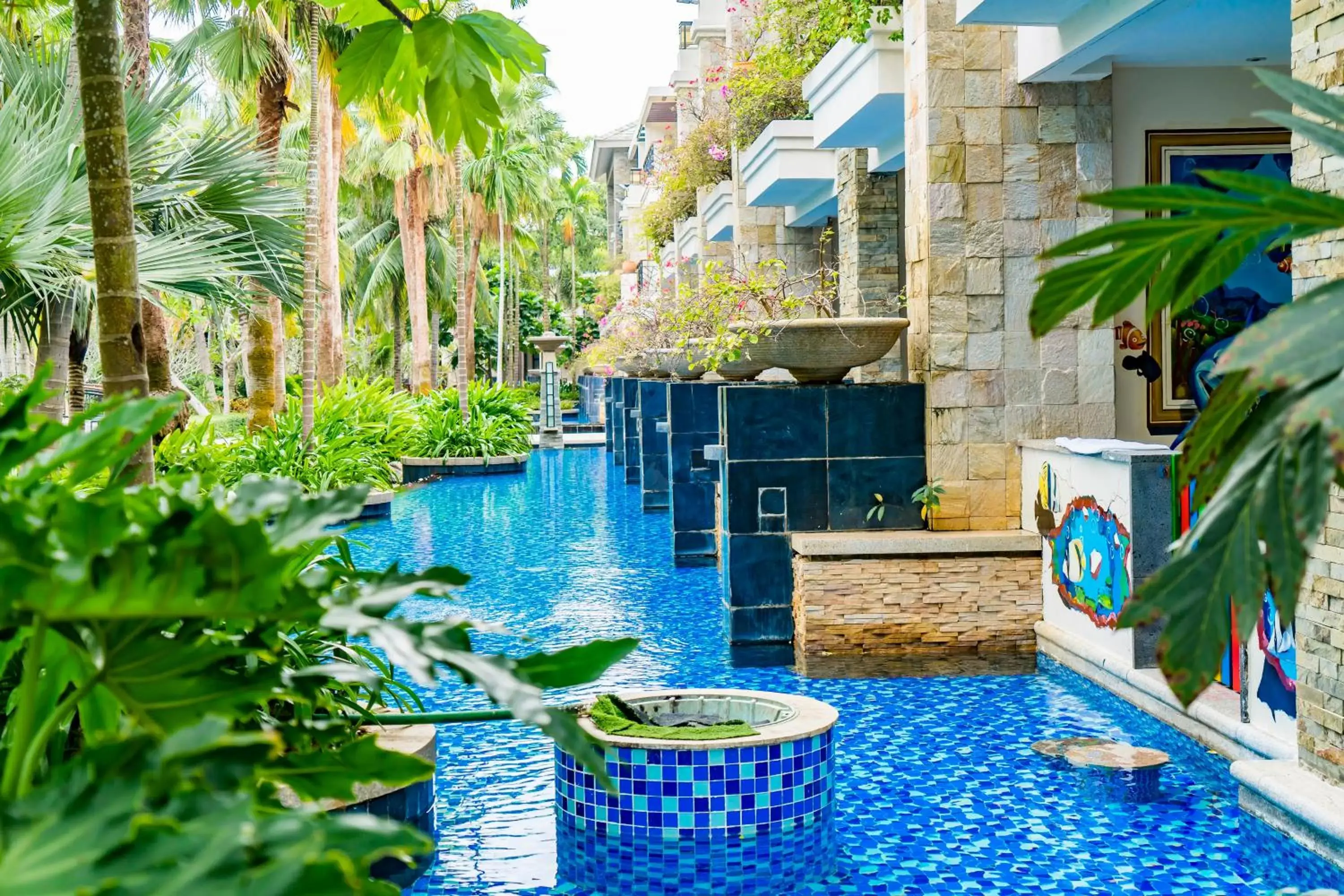 Garden, Swimming Pool in Grand Metropark Villa Resort Sanya Yalong Bay