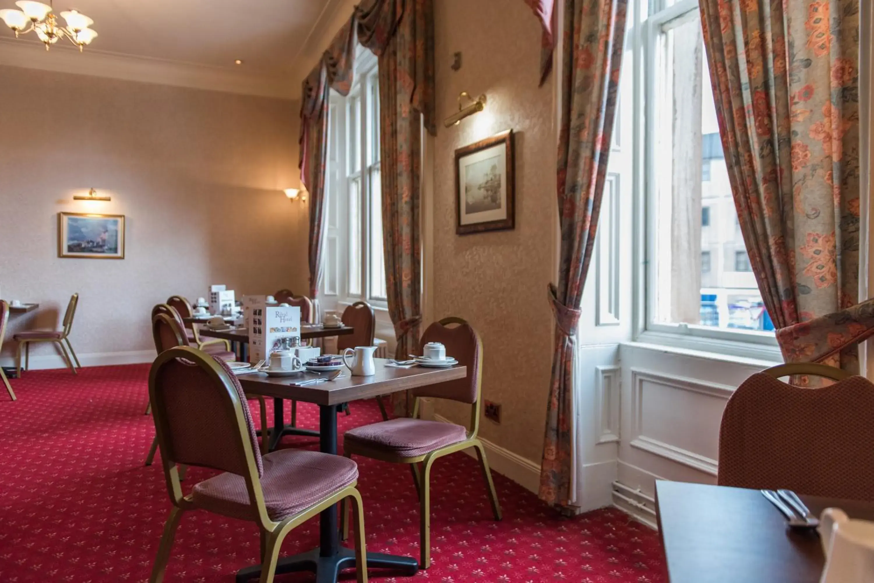 Restaurant/places to eat in The Royal Hotel