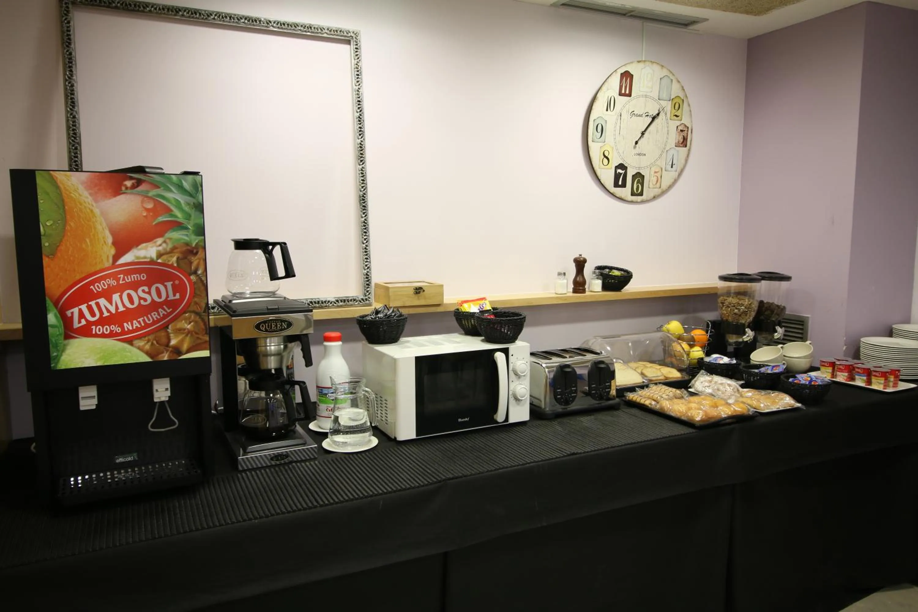 Buffet breakfast in Hotel Alda Entrearcos