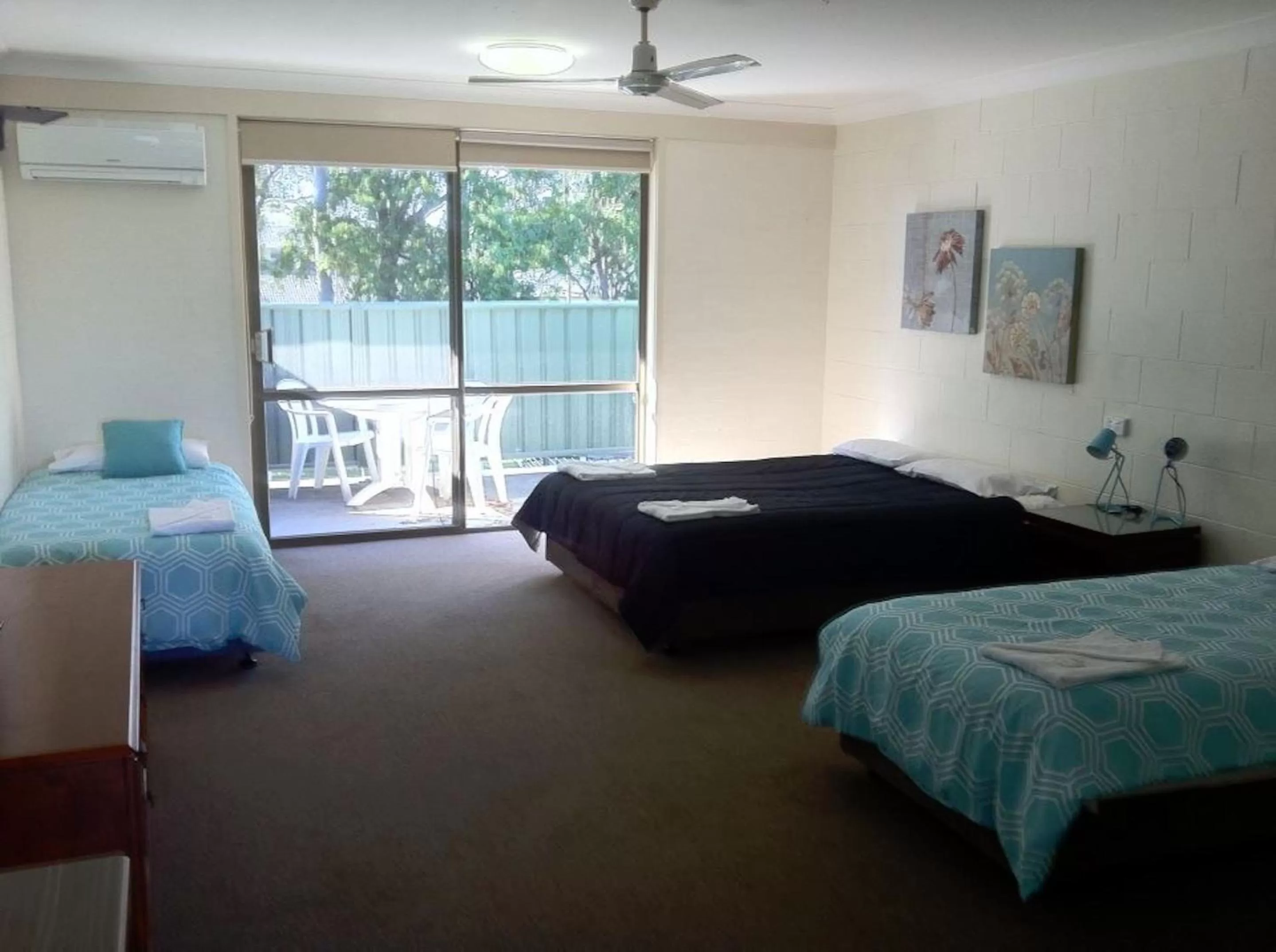 Bedroom, Bed in Settlers Inn