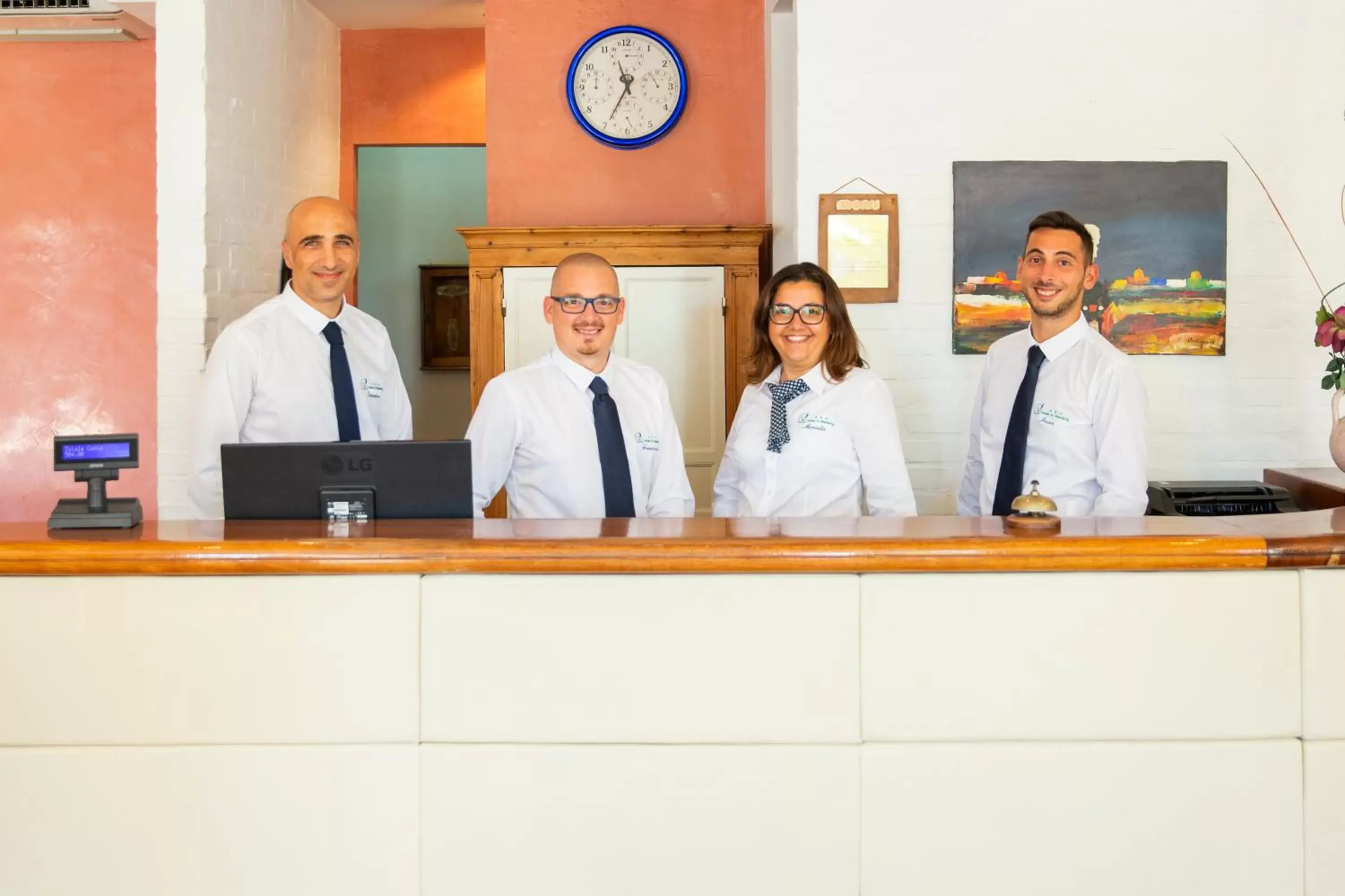 Staff, Lobby/Reception in Hotel Al Madarig