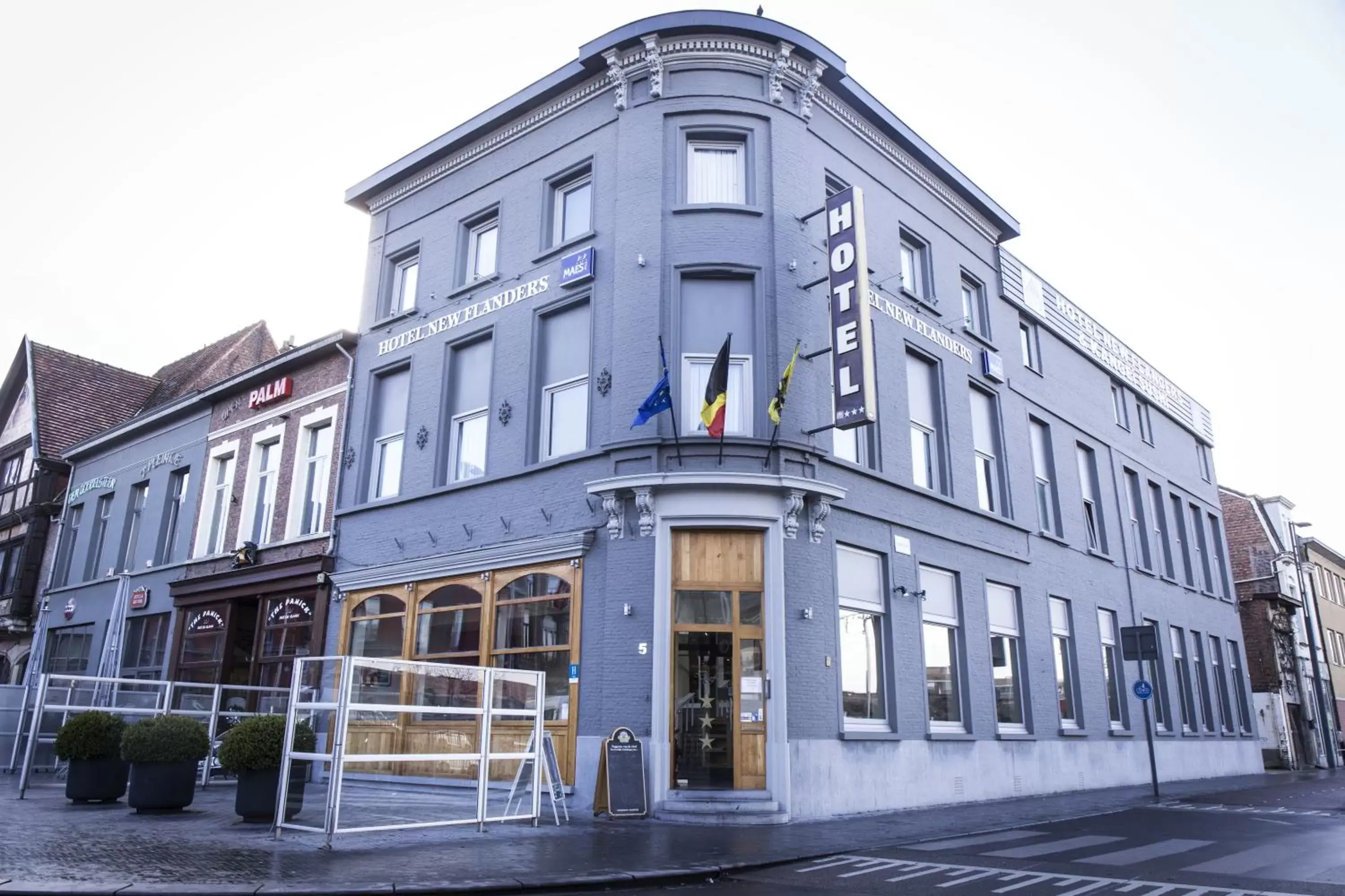 Facade/entrance, Property Building in Hotel New Flanders