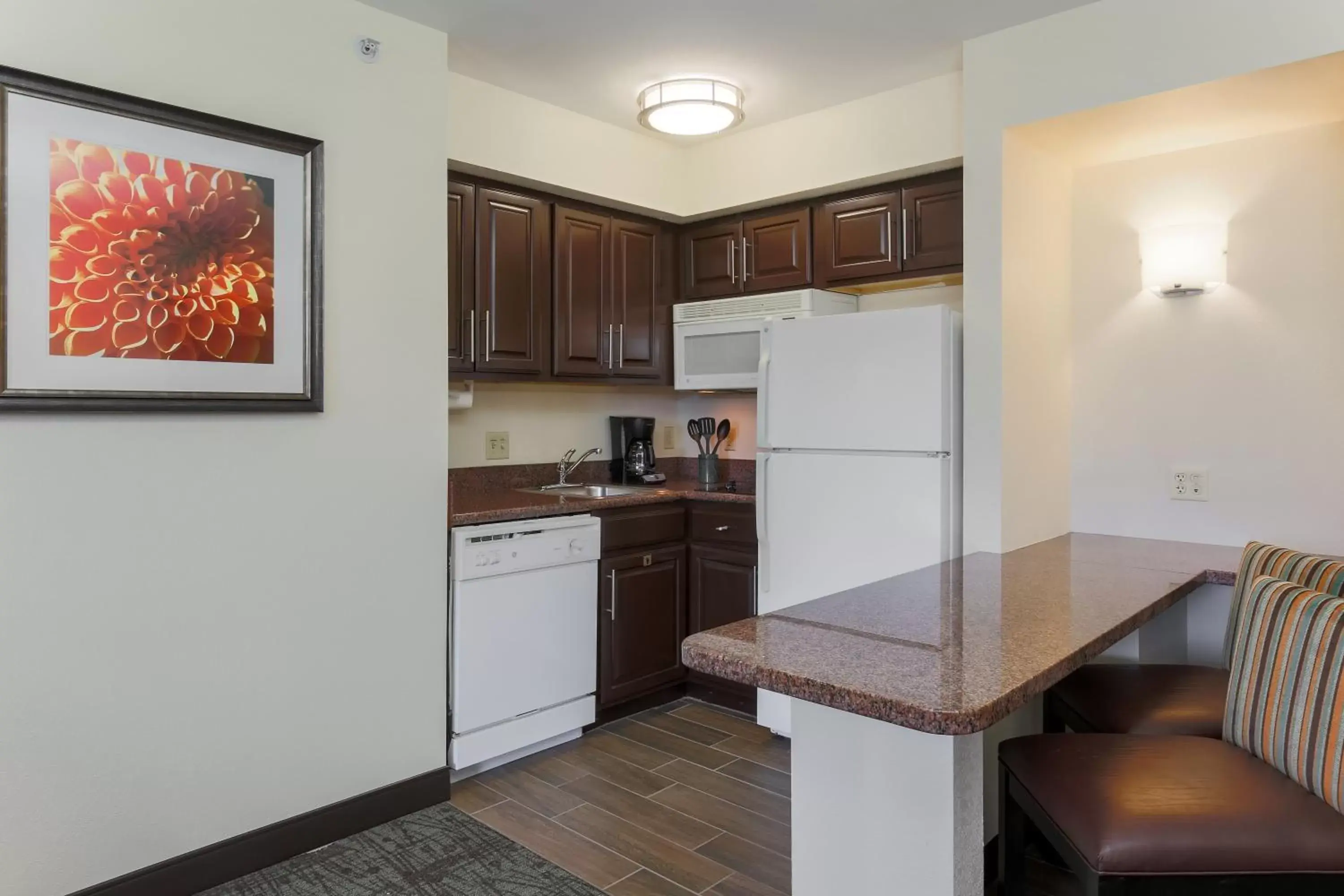 Photo of the whole room, Kitchen/Kitchenette in Staybridge Suites-Philadelphia/Mount Laurel, an IHG Hotel