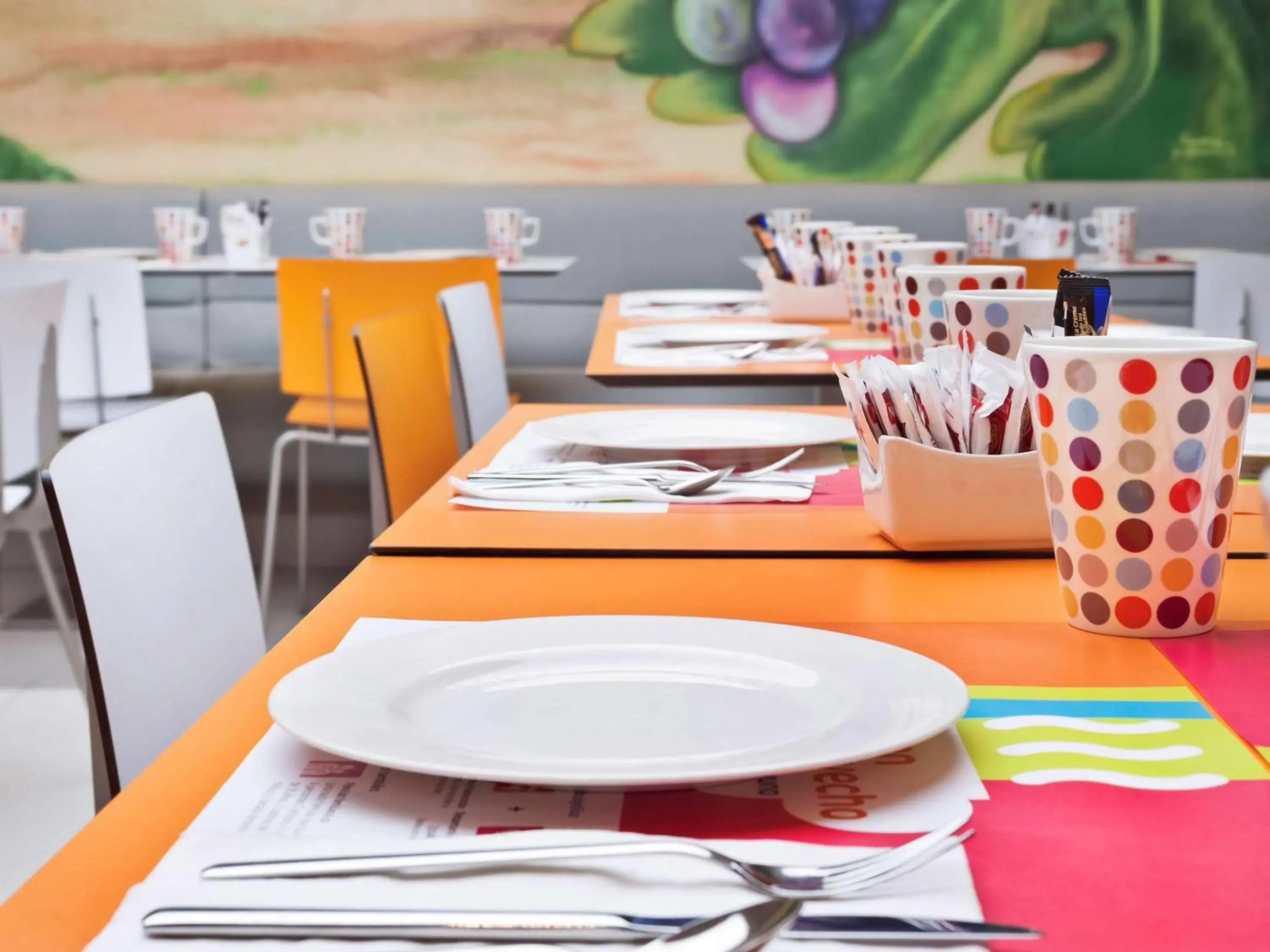 Restaurant/Places to Eat in Ibis Styles Madrid Prado