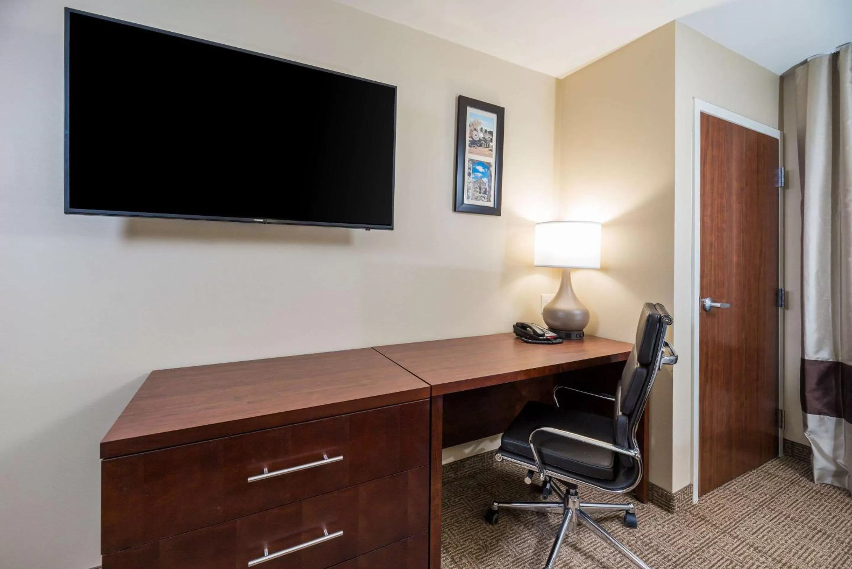 Photo of the whole room in Comfort Inn Tonopah