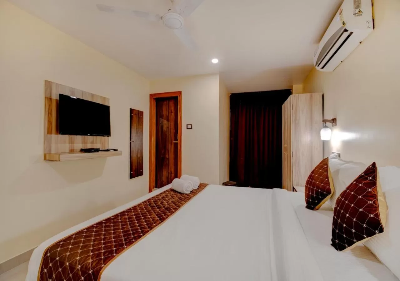 Photo of the whole room, Bed in Hotel Sai Rain Tree