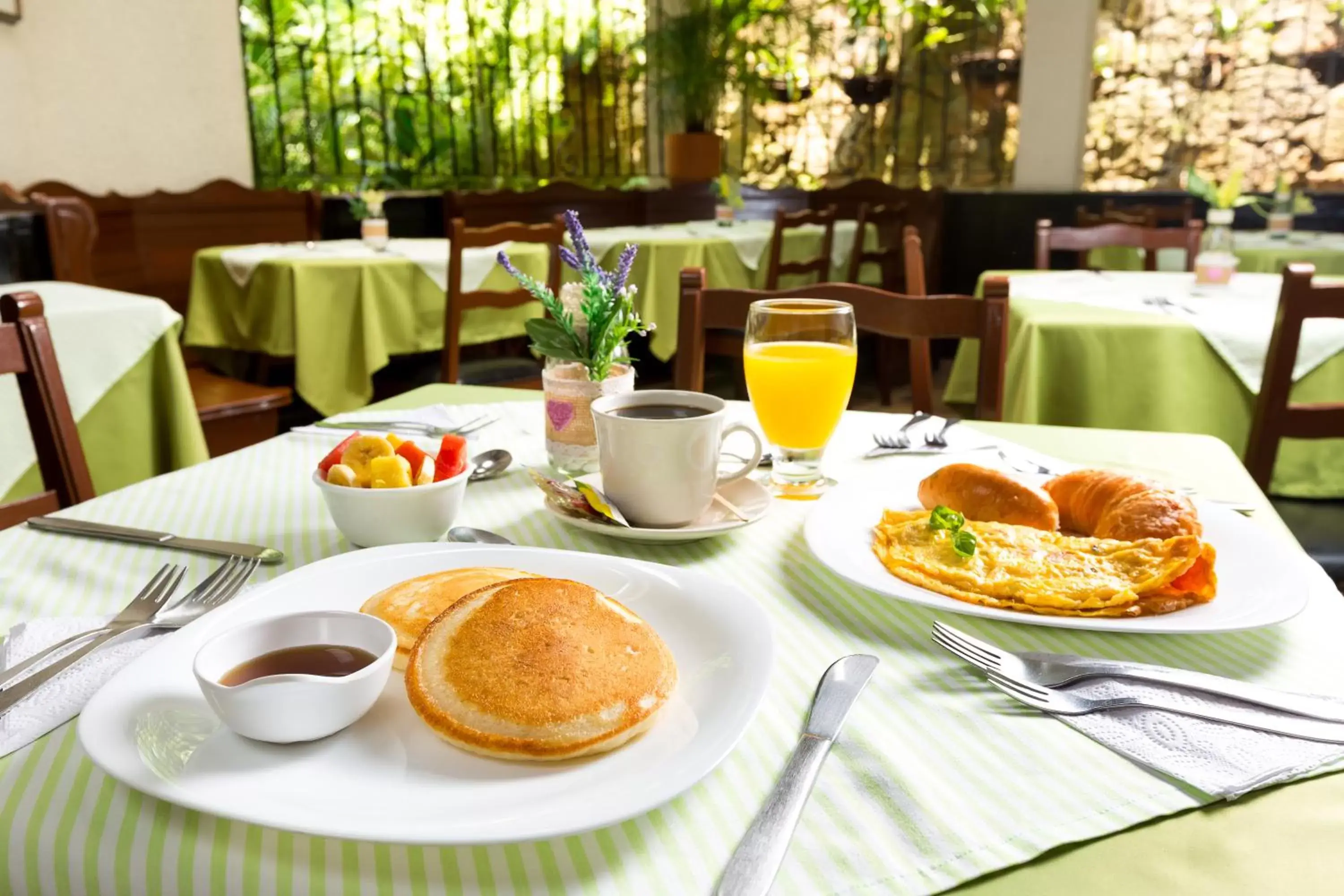 Restaurant/places to eat, Breakfast in Hotel Stein Colonial