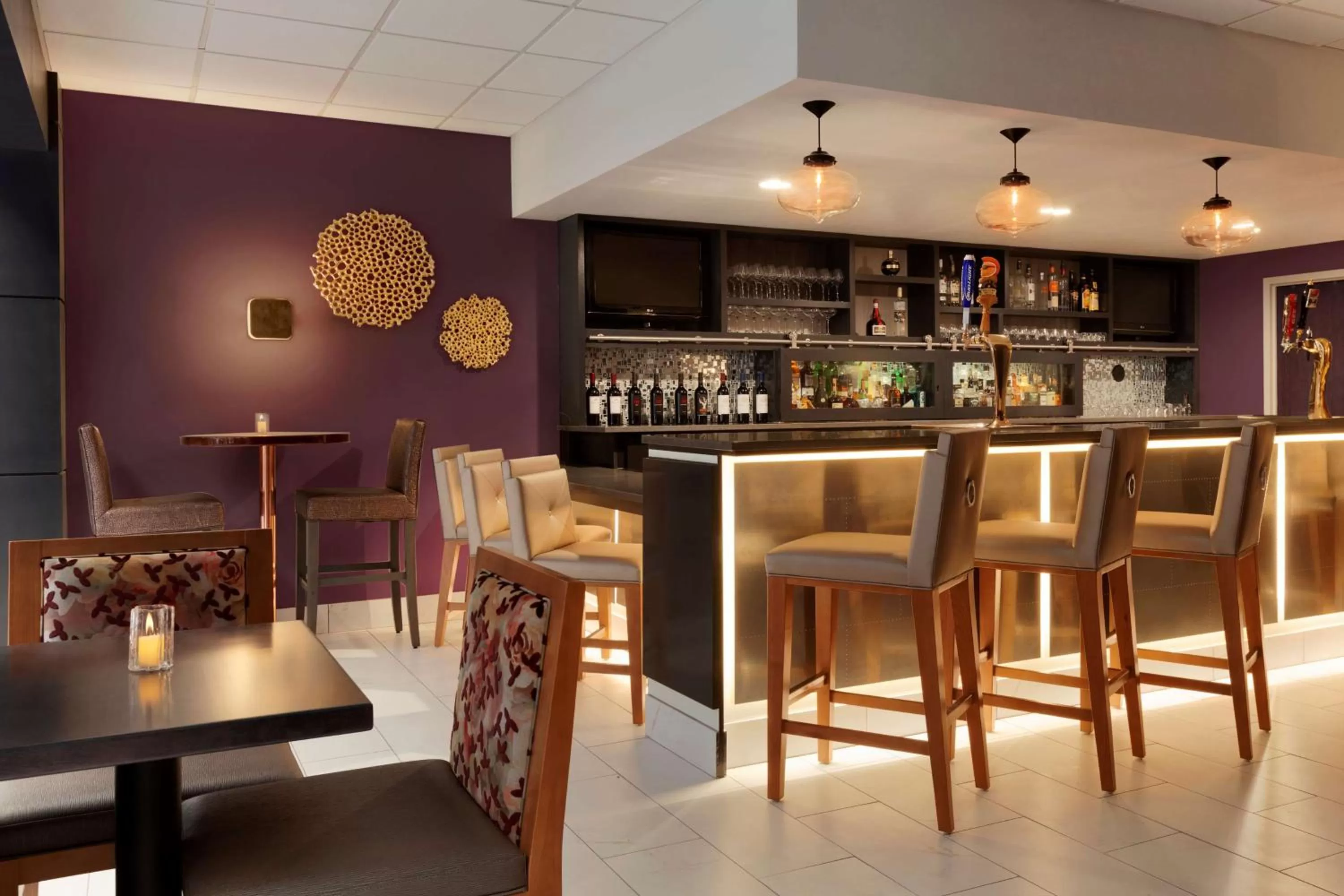 Lounge or bar in Embassy Suites by Hilton Irvine Orange County Airport