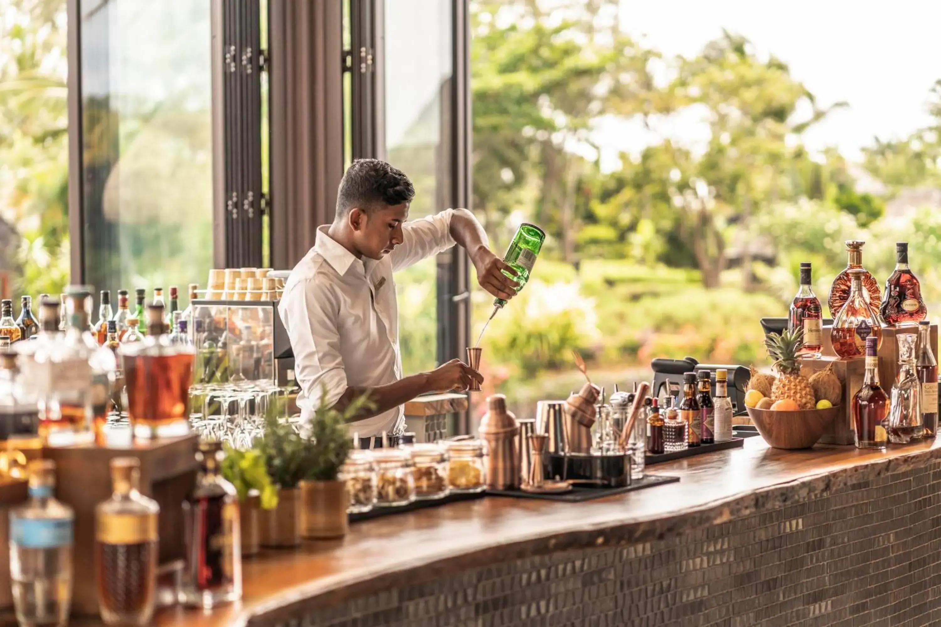 Lounge or bar in Four Seasons Resort Mauritius at Anahita