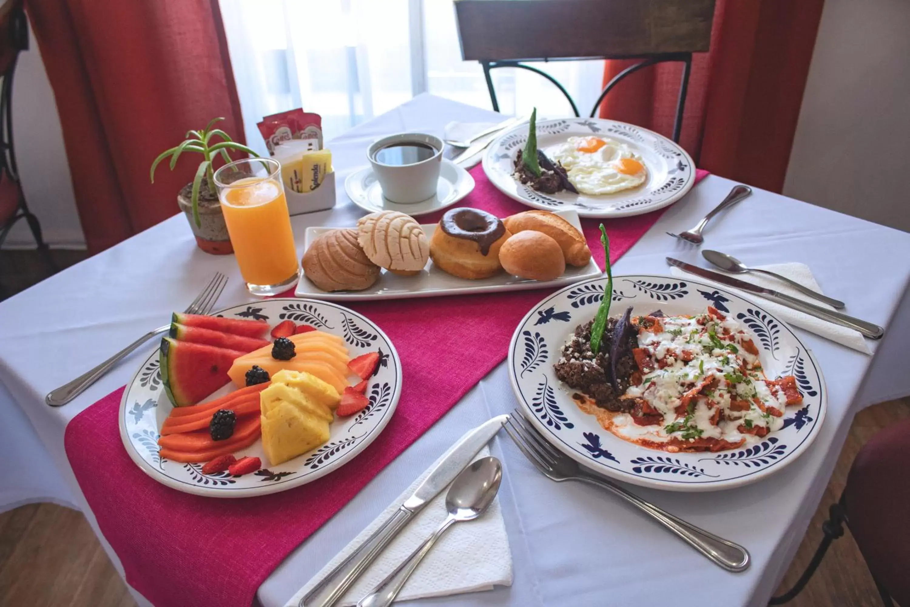 Restaurant/places to eat, Breakfast in Hotel La Casona 30