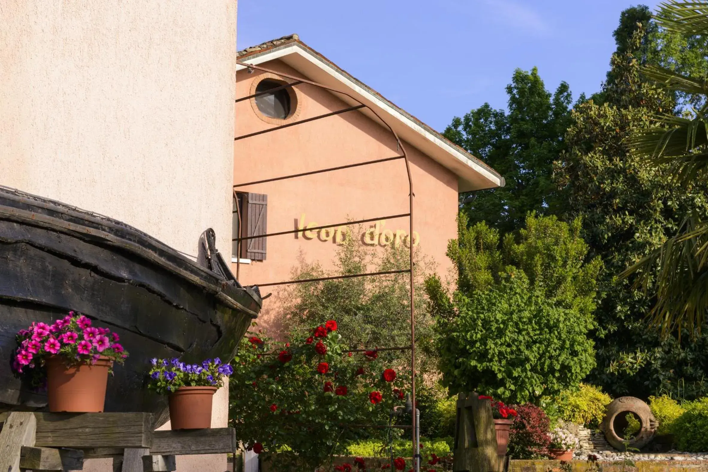 Facade/entrance, Property Building in Relais Leon d'Oro