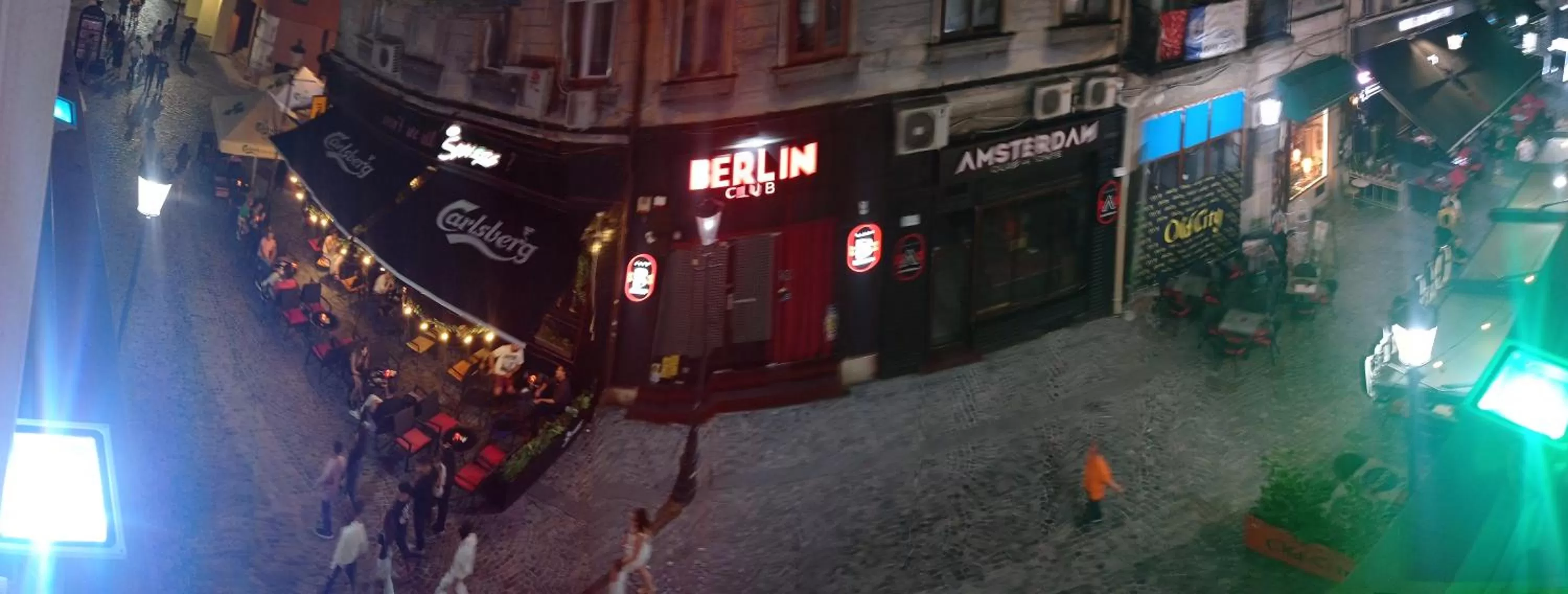 Night in New Era Hotel Old Town Party Zone Bucharest- parking with fee nearby - NOT at the hotel !