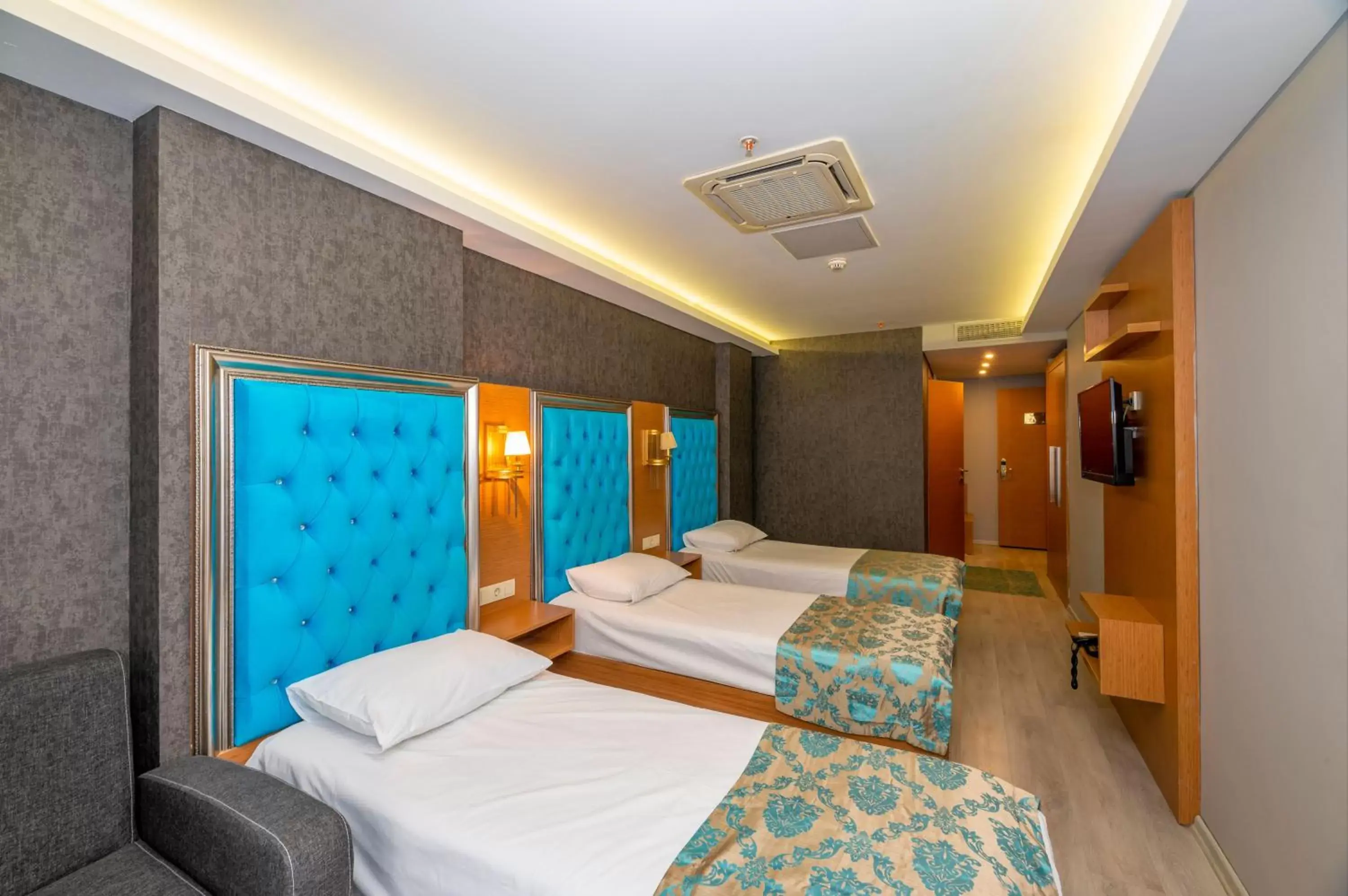 Massage, Bed in Grand Palace Hotel