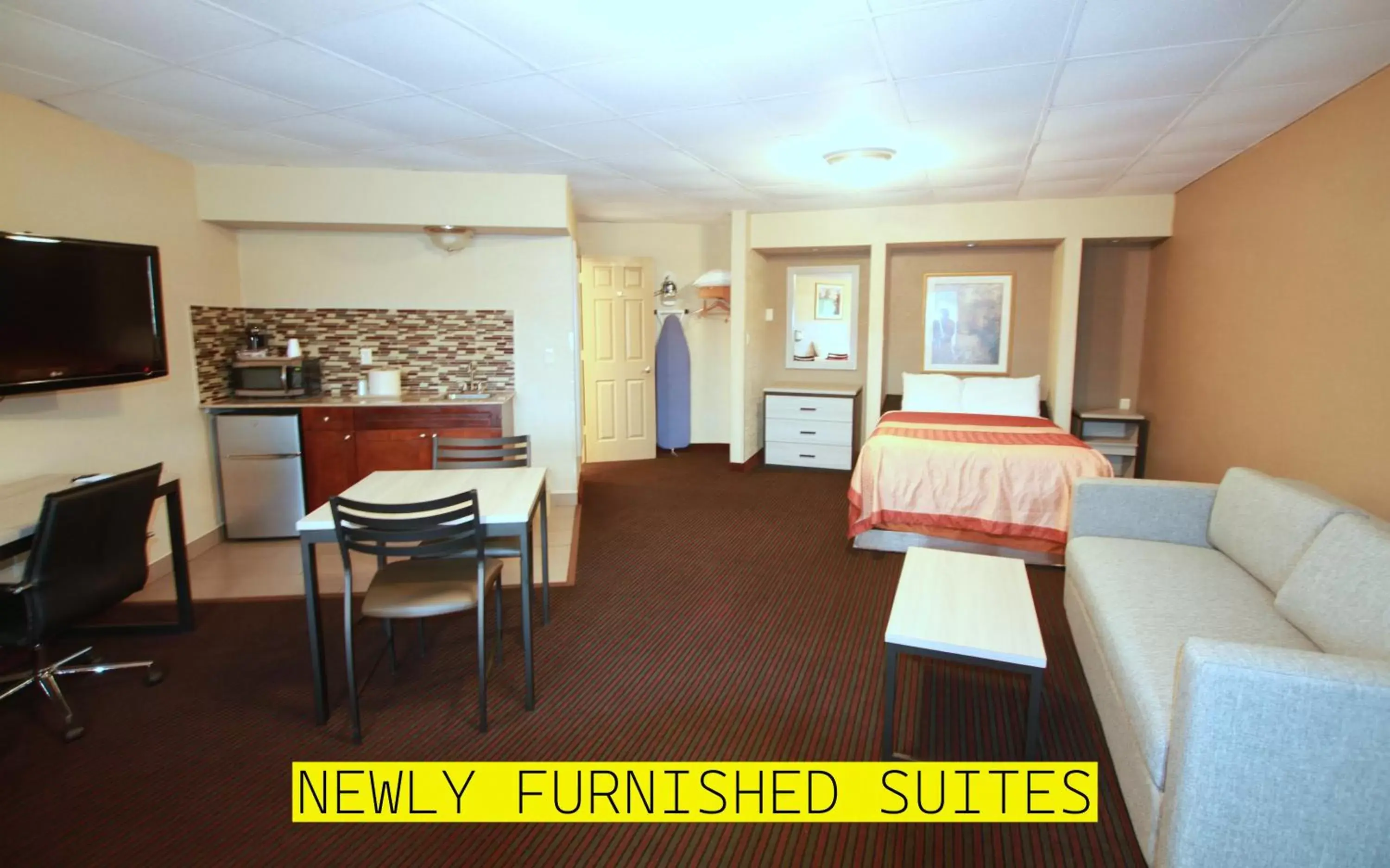 Communal lounge/ TV room, Seating Area in Travel Inn & Suites Flemington