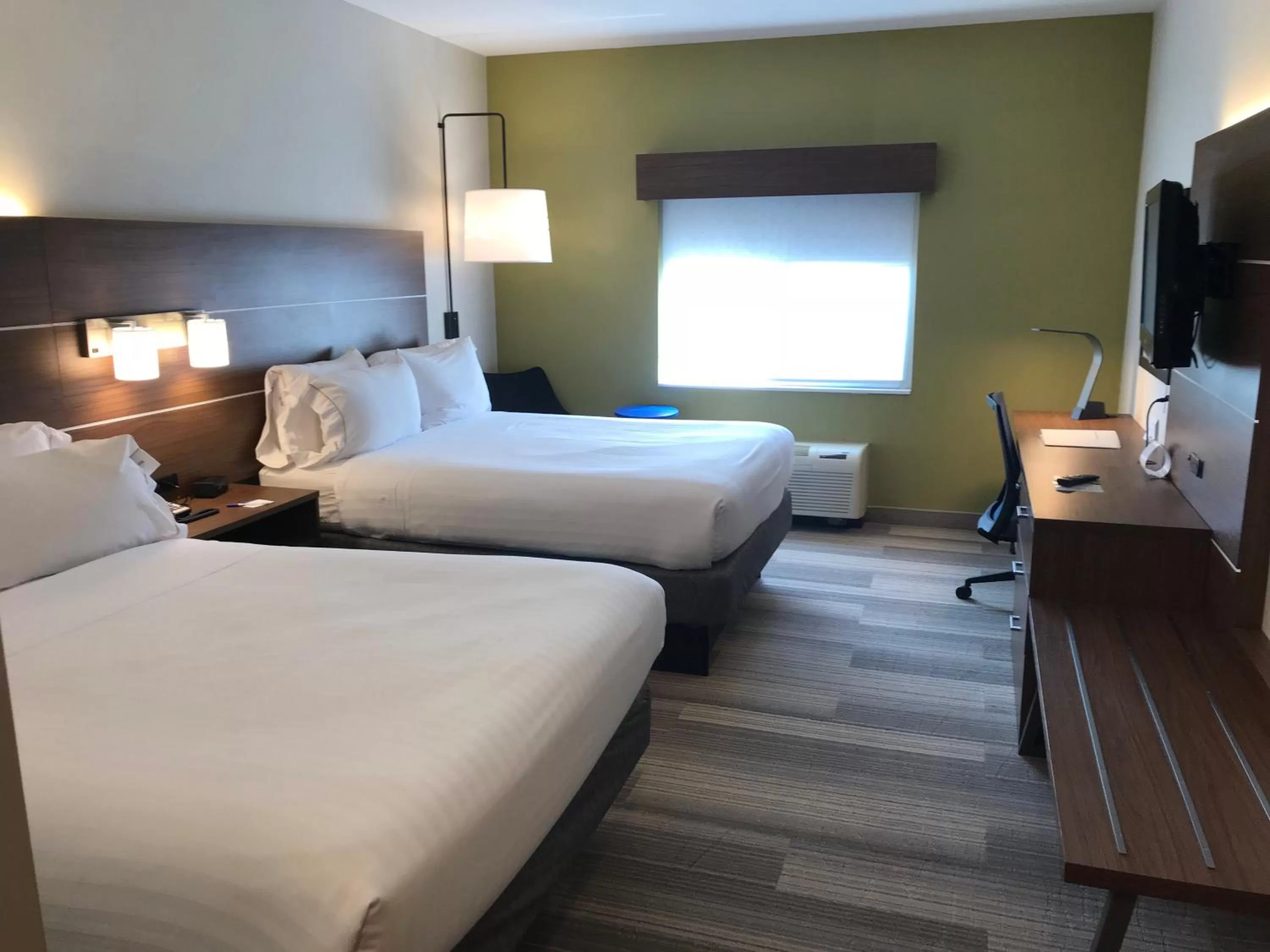 Bed in Holiday Inn Express Rochester-Victor by IHG