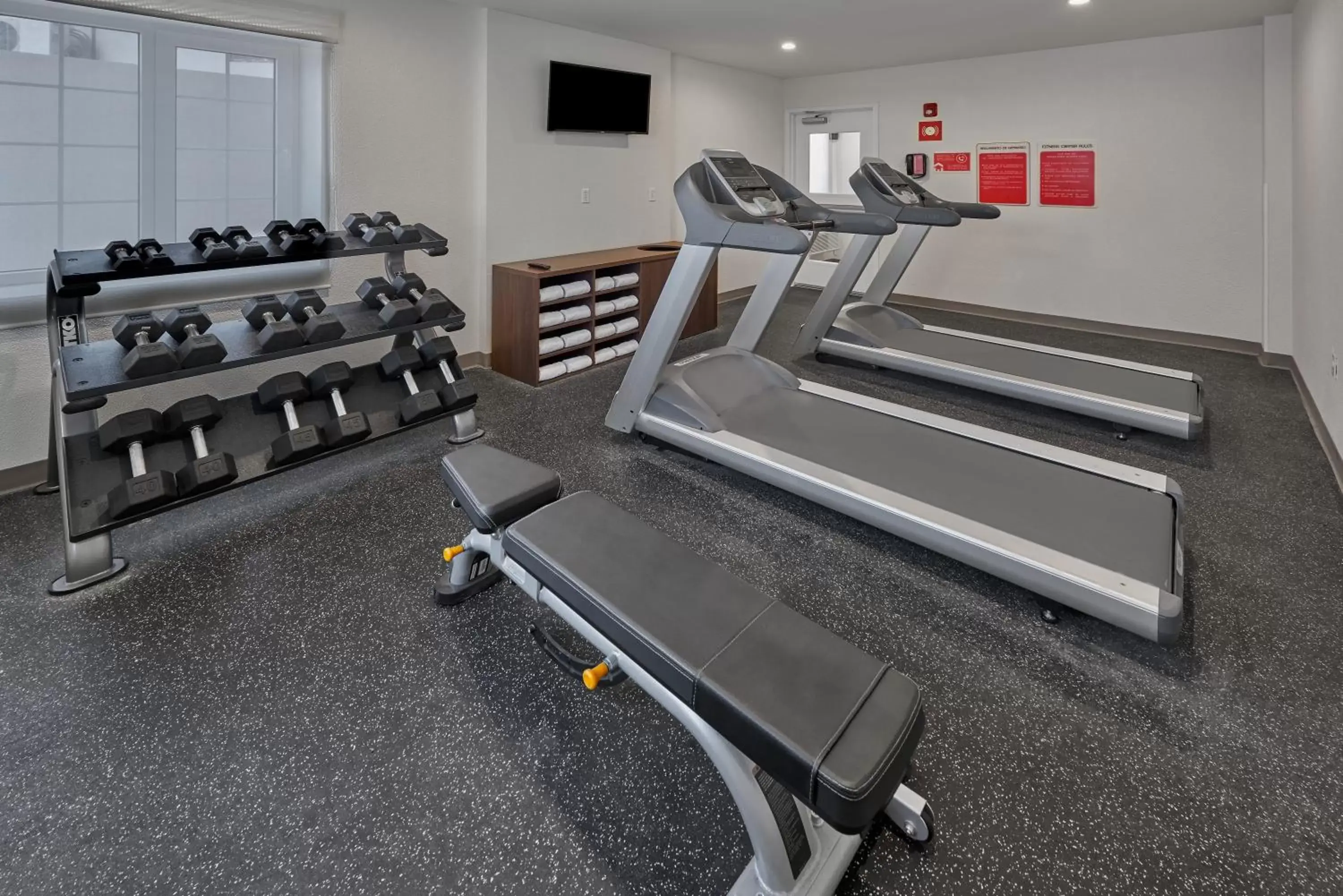 Fitness centre/facilities, Fitness Center/Facilities in Extended Suites Chihuahua La Juventud