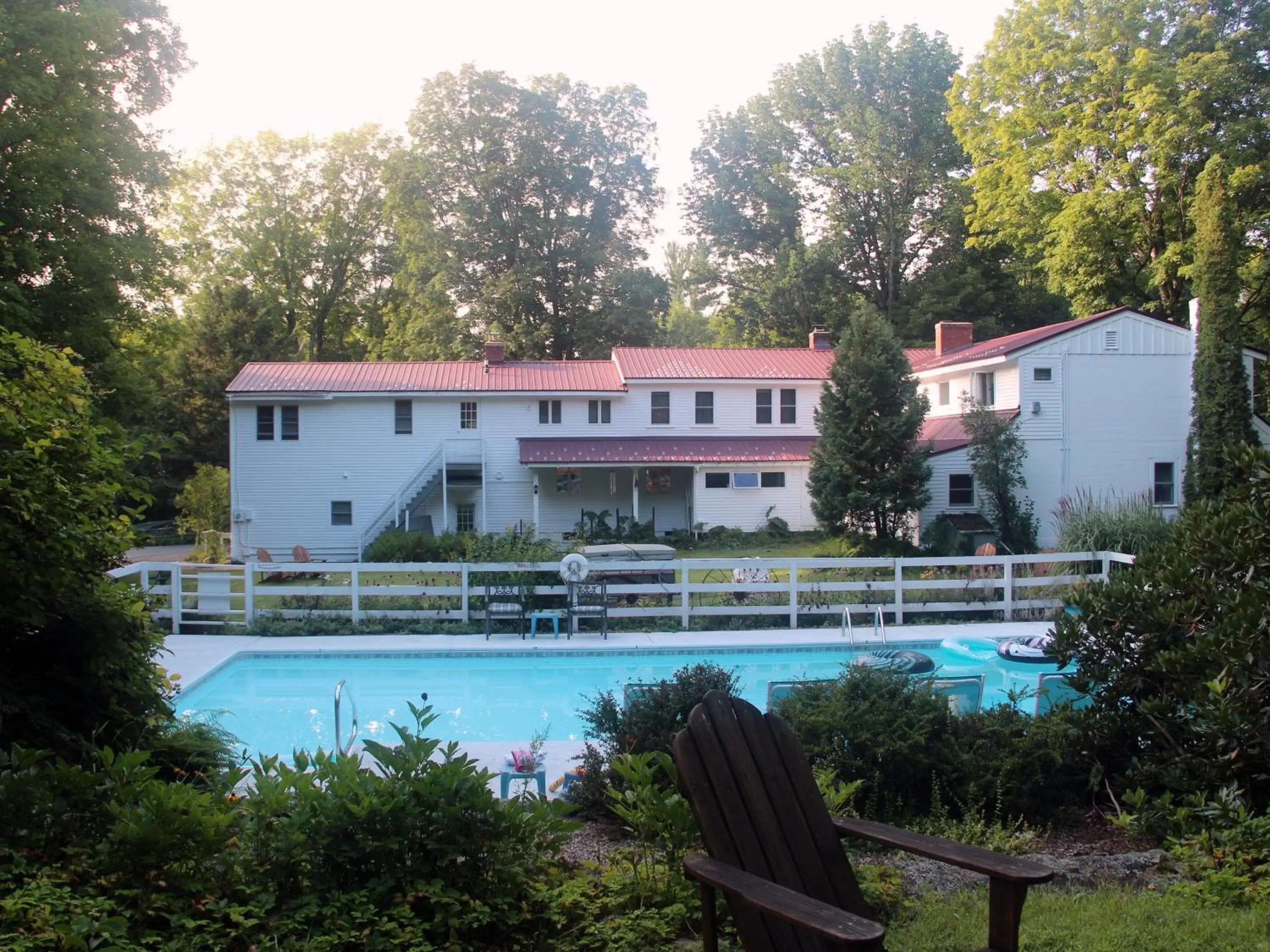 Pool view, Property Building in Buttonwood Inn on Mount Surprise