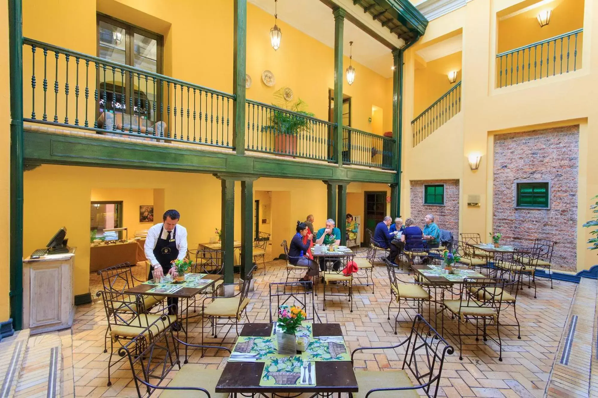 Patio, Restaurant/Places to Eat in Hotel De La Opera