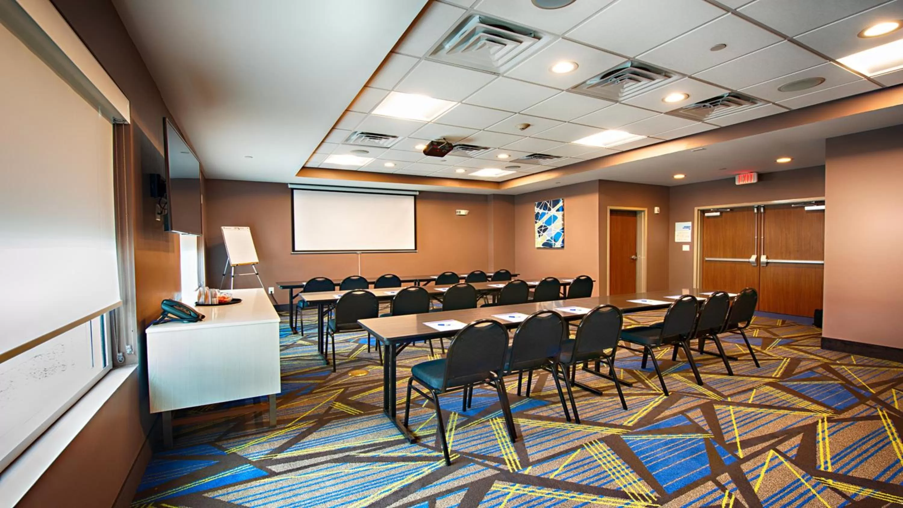 Meeting/conference room in Holiday Inn Express & Suites Houston Southwest Galleria Area by IHG