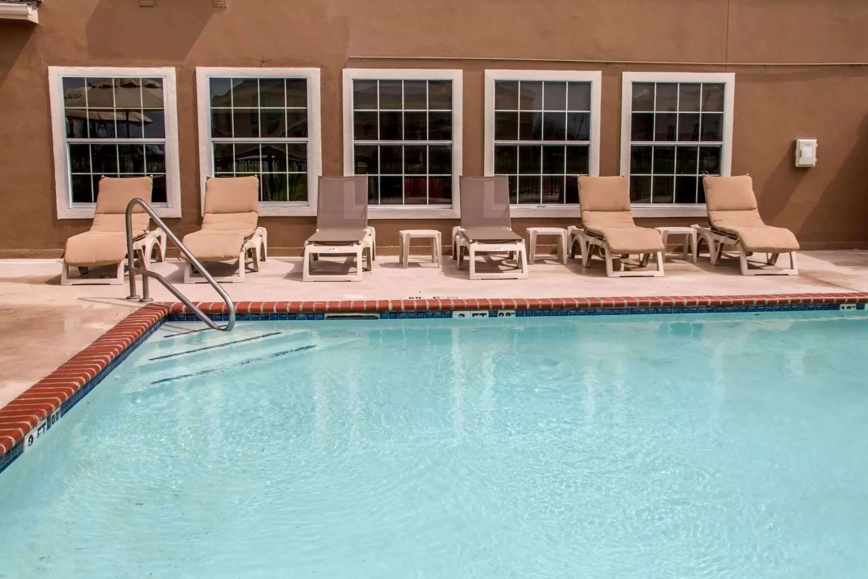 On site, Swimming Pool in Comfort Suites New Braunfels