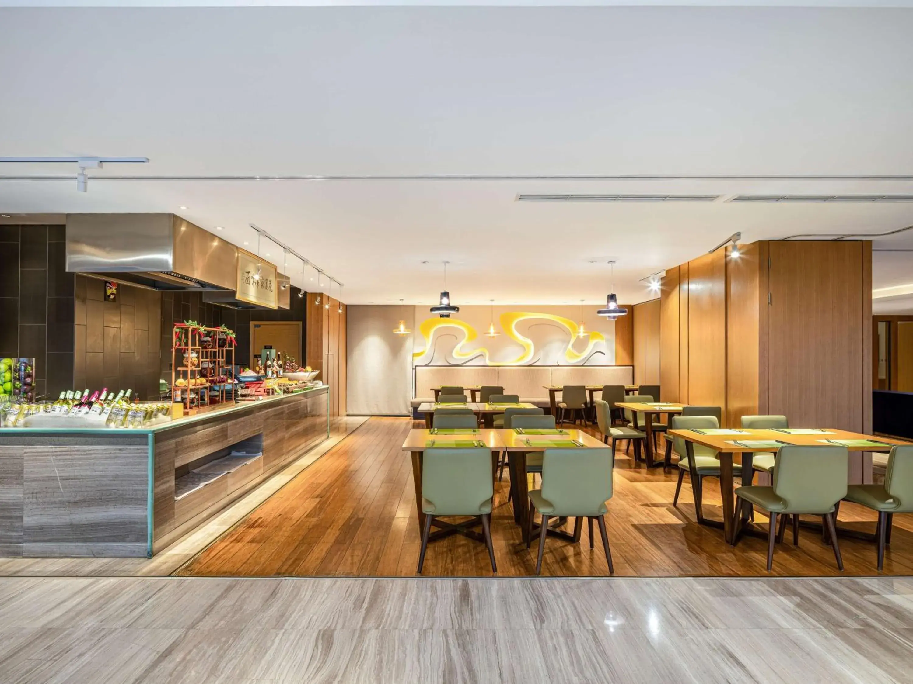Dining area, Restaurant/Places to Eat in Hilton Garden Inn Chengdu Huayang
