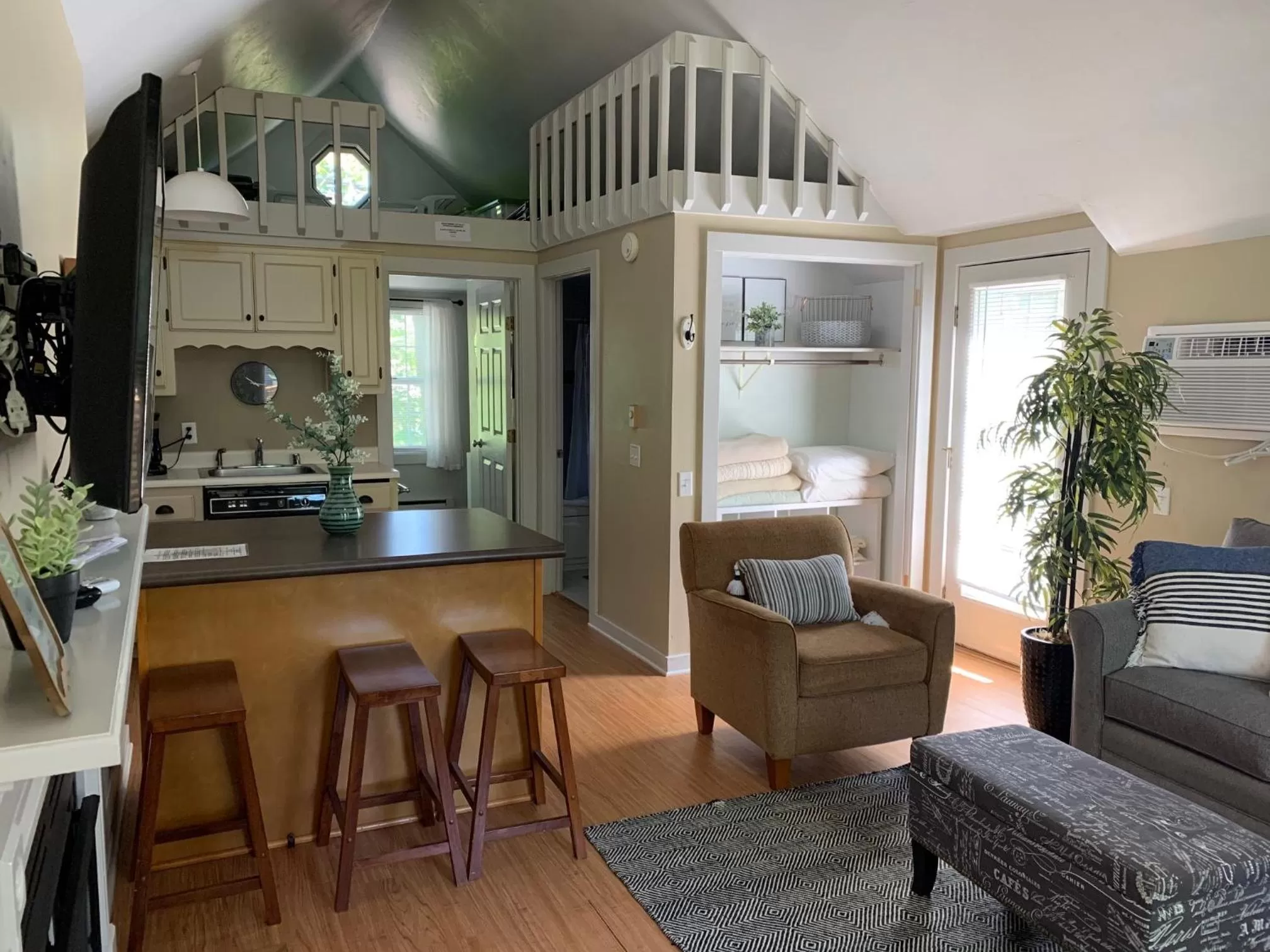 Kitchen or kitchenette, Kitchen/Kitchenette in Cedar Court Inn