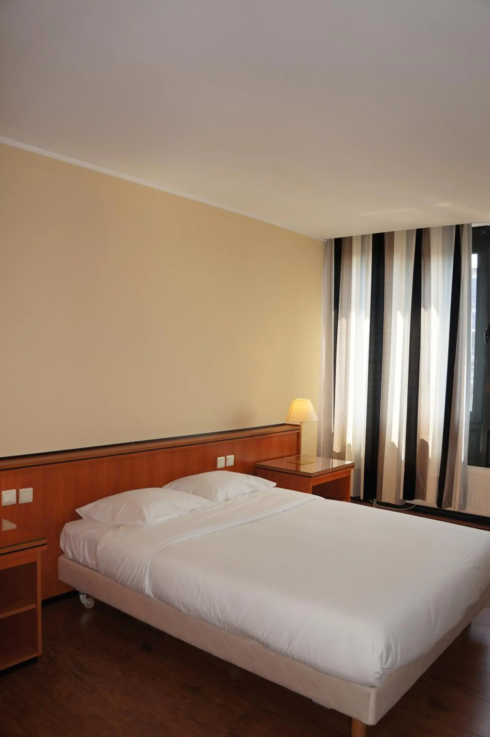 Photo of the whole room, Bed in Escale Hotel