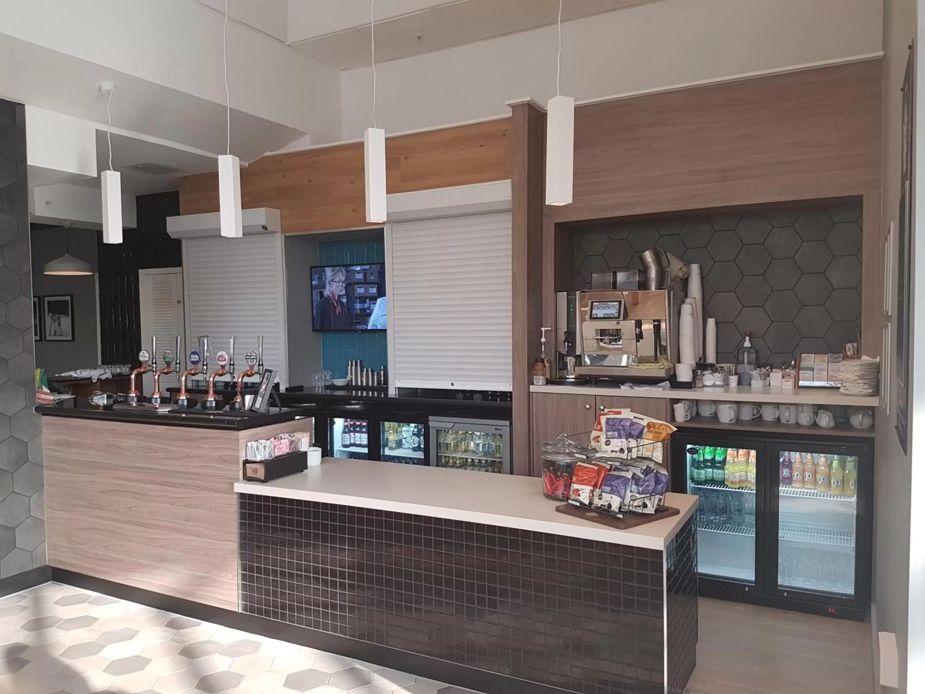 Lounge or bar in Holiday Inn Leamington Spa - Warwick, an IHG Hotel