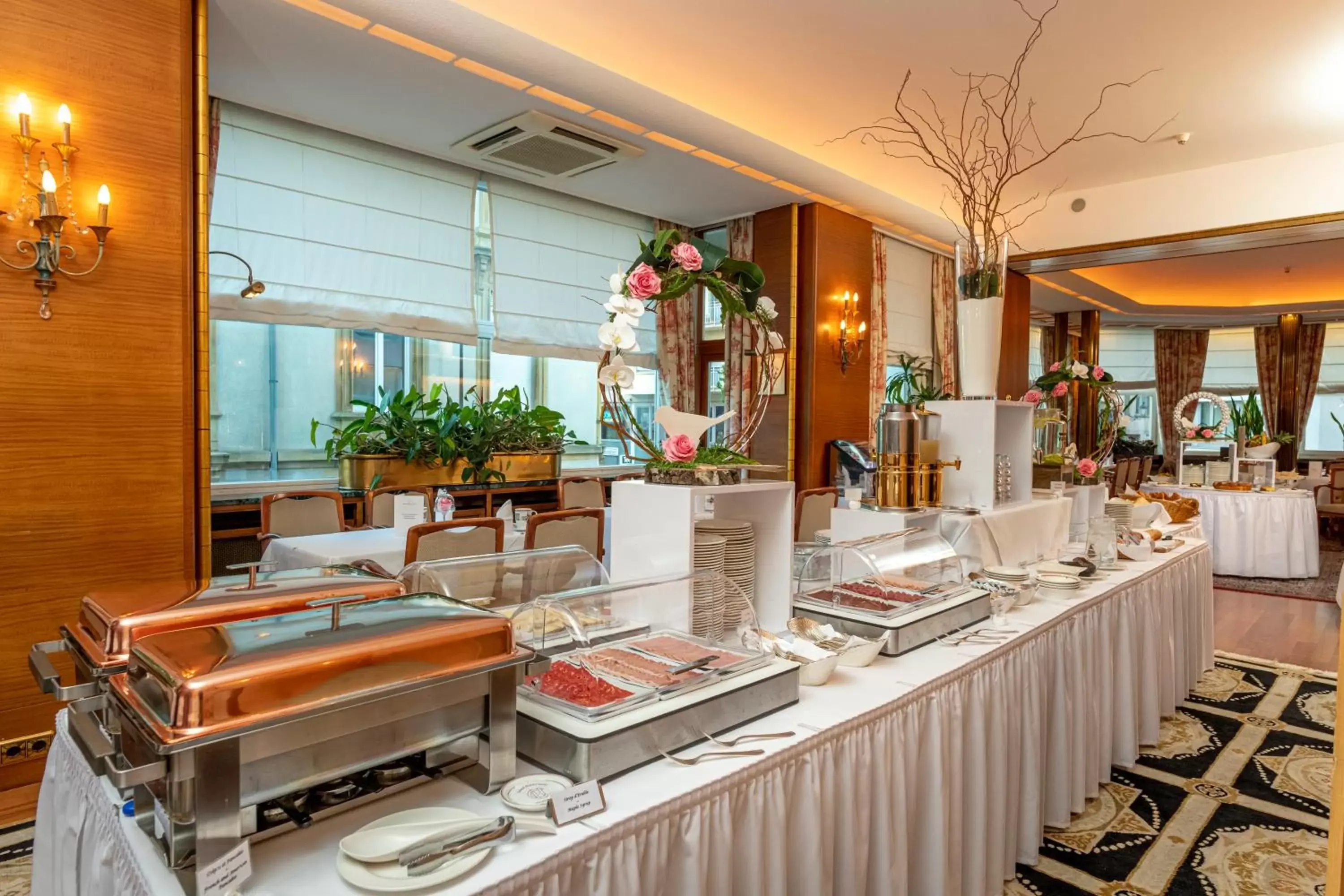 Buffet breakfast, Restaurant/Places to Eat in Grand Hotel Cravat