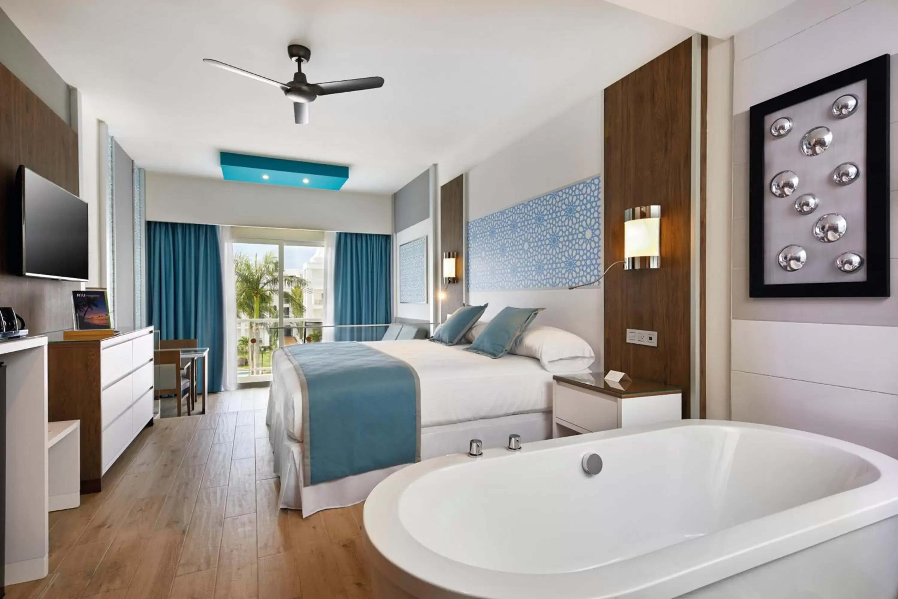 Bed in Riu Palace Riviera Maya - All Inclusive