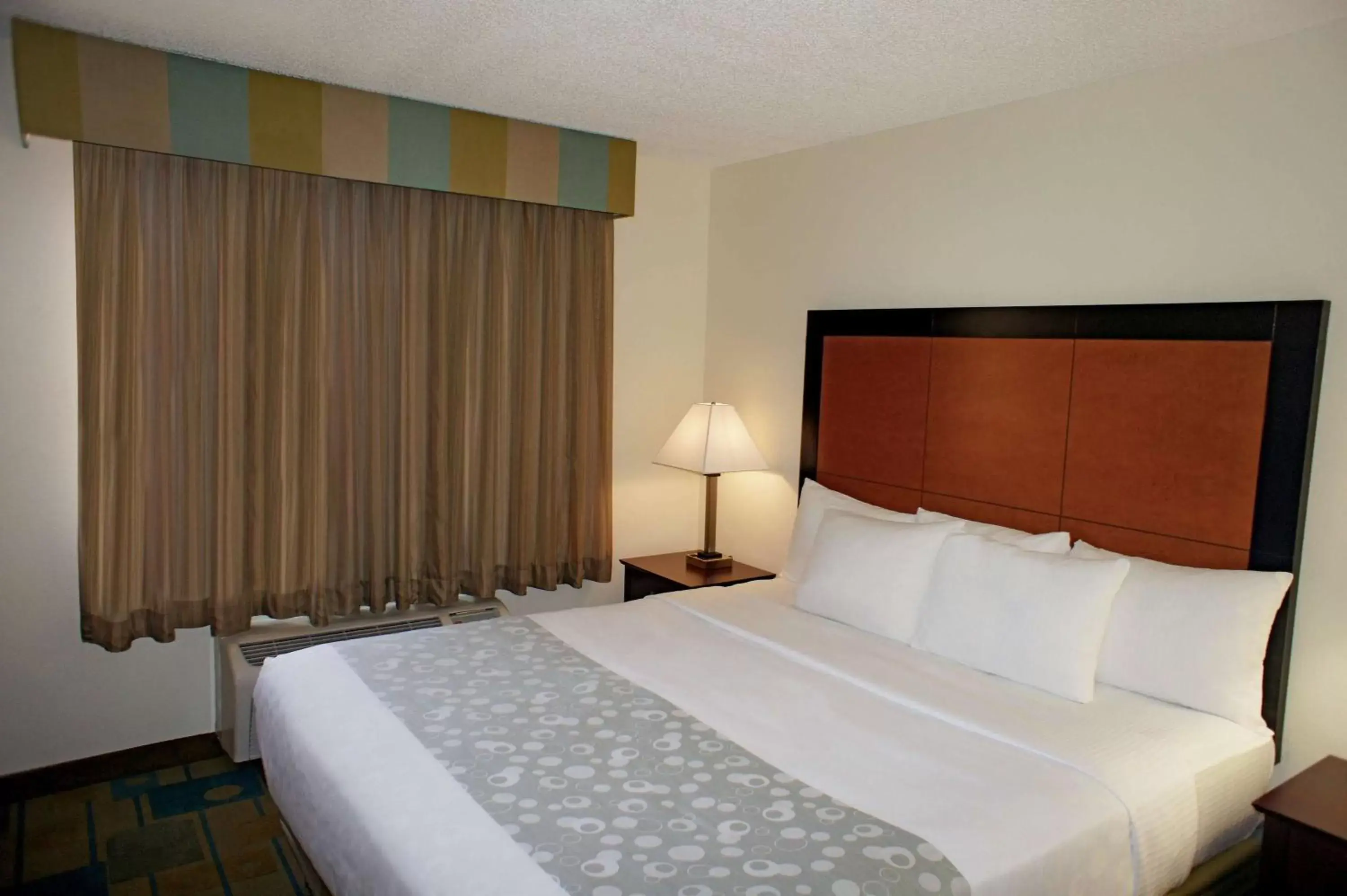 Photo of the whole room, Bed in La Quinta by Wyndham St. Pete-Clearwater Airport