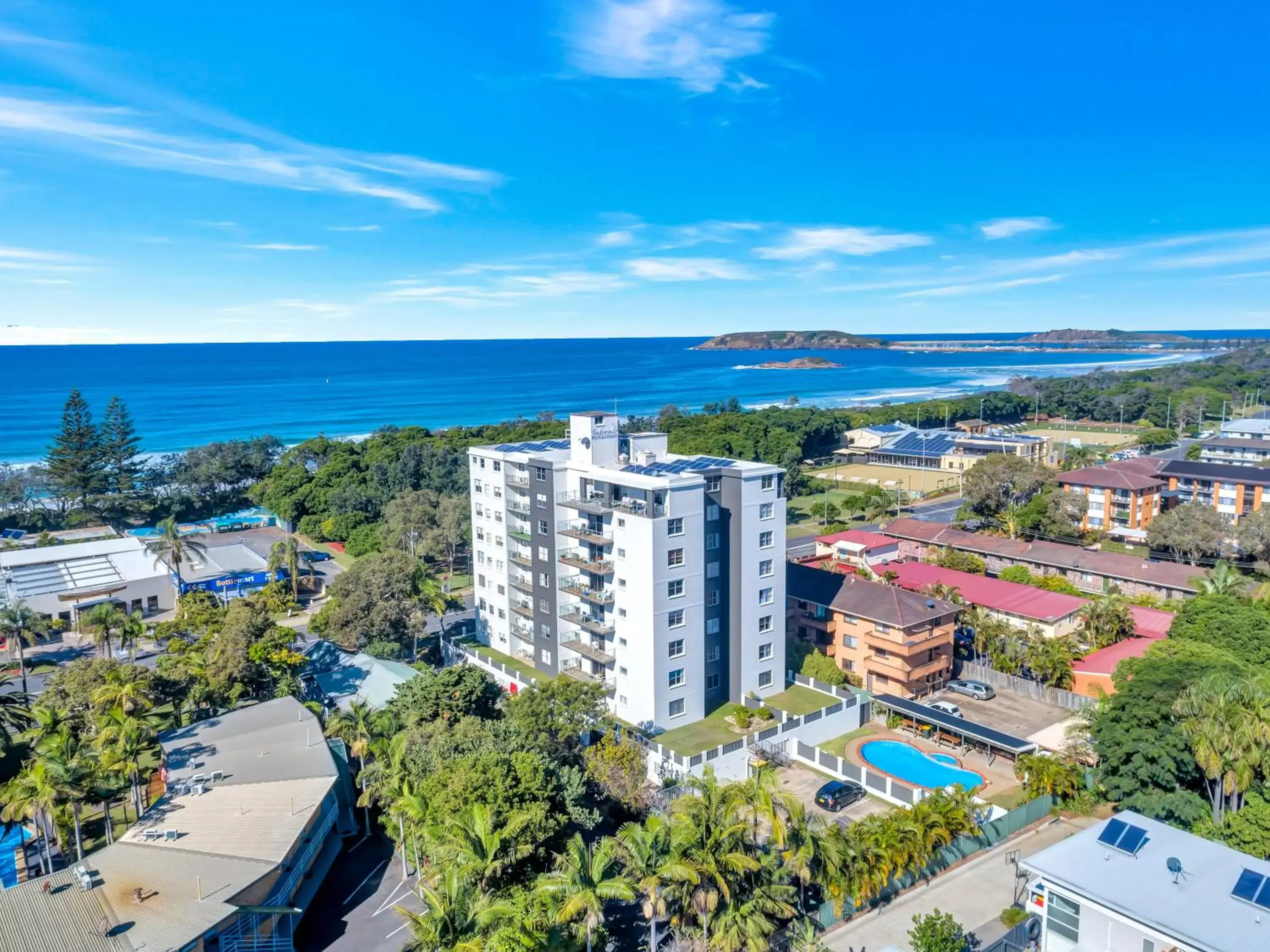 Bird's eye view, Bird's-eye View in Tradewinds Apartments