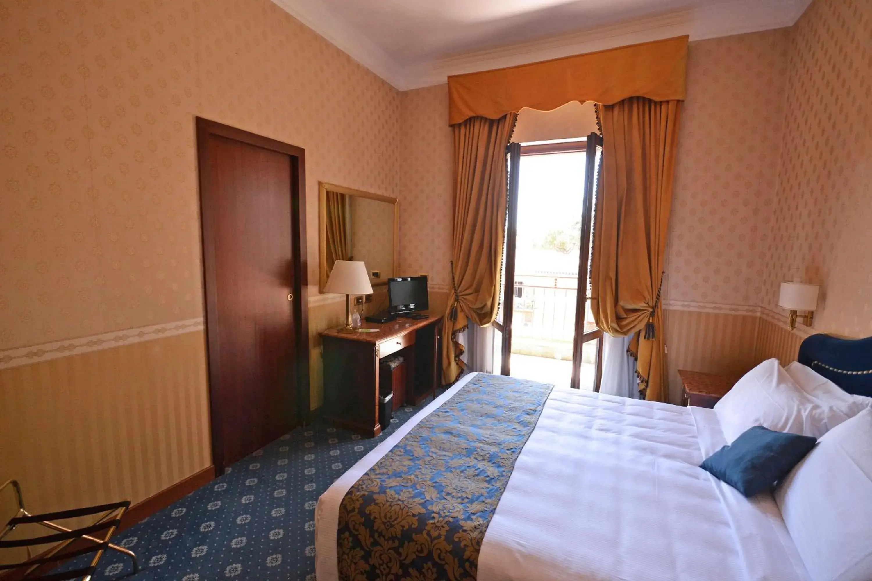 Photo of the whole room, Bed in Hotel Cilicia