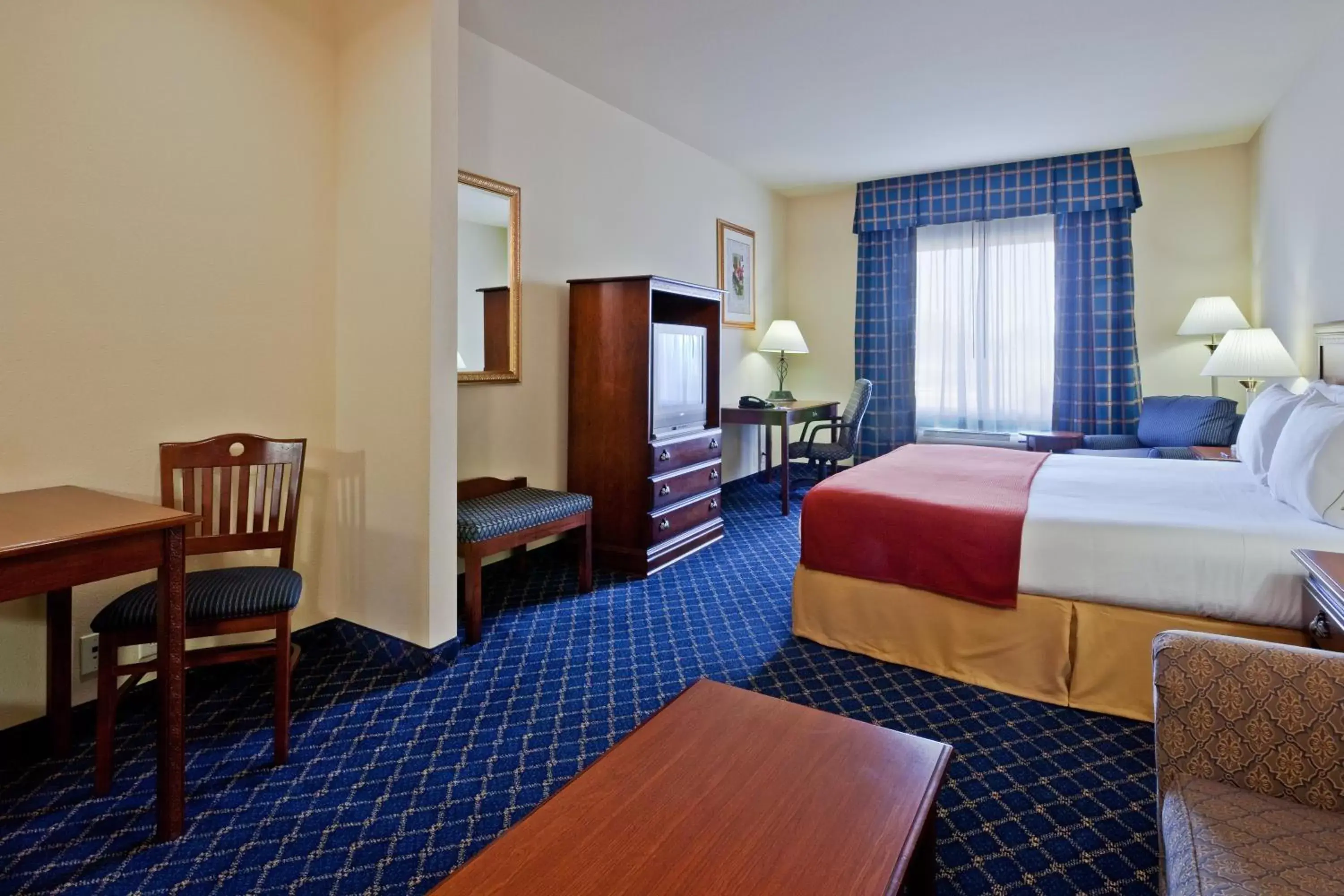 Photo of the whole room in Holiday Inn Express Hotel & Suites Paragould, an IHG Hotel