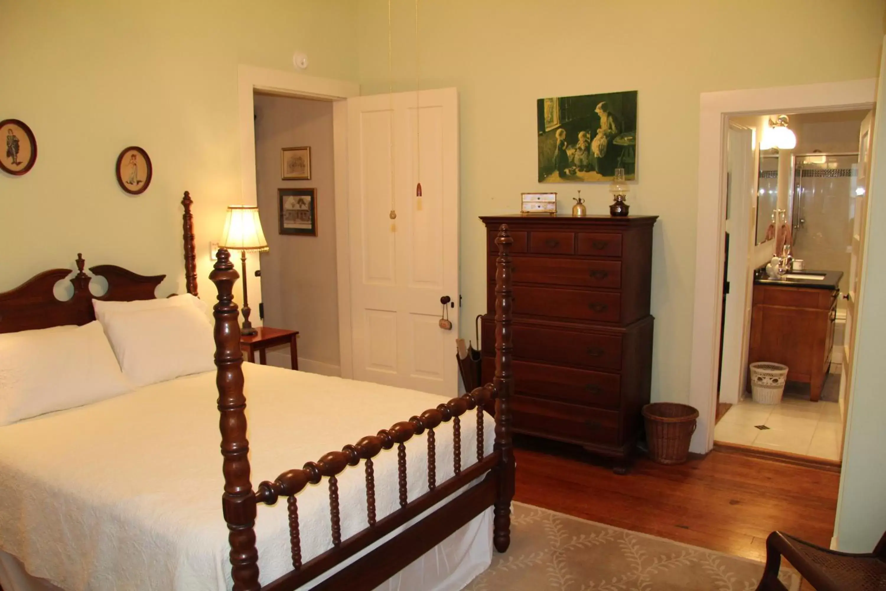 Bedroom, Bed in Riverboat Bed & Breakfast