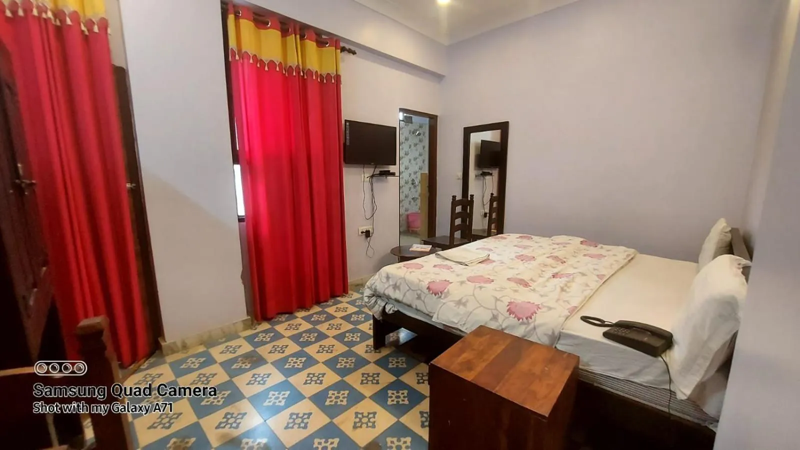 Bed in Rani Mahal Hotel