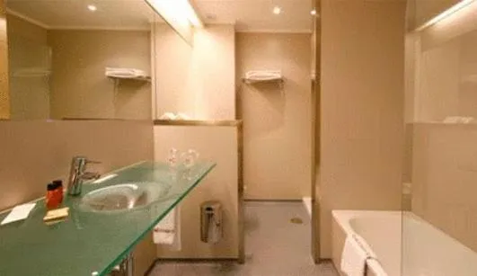 Bathroom in Colón Tuy