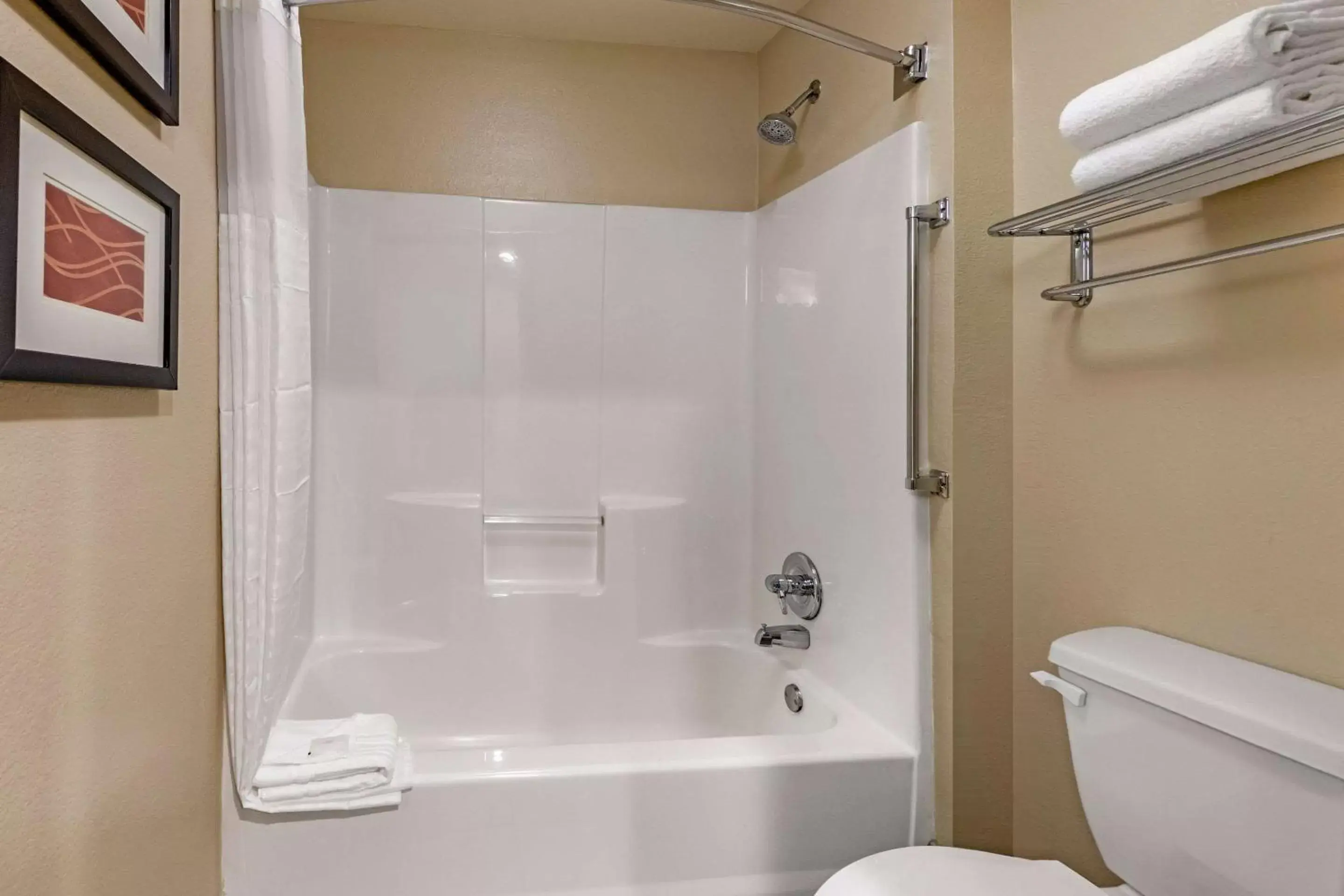 Bathroom in Comfort Inn Fontana