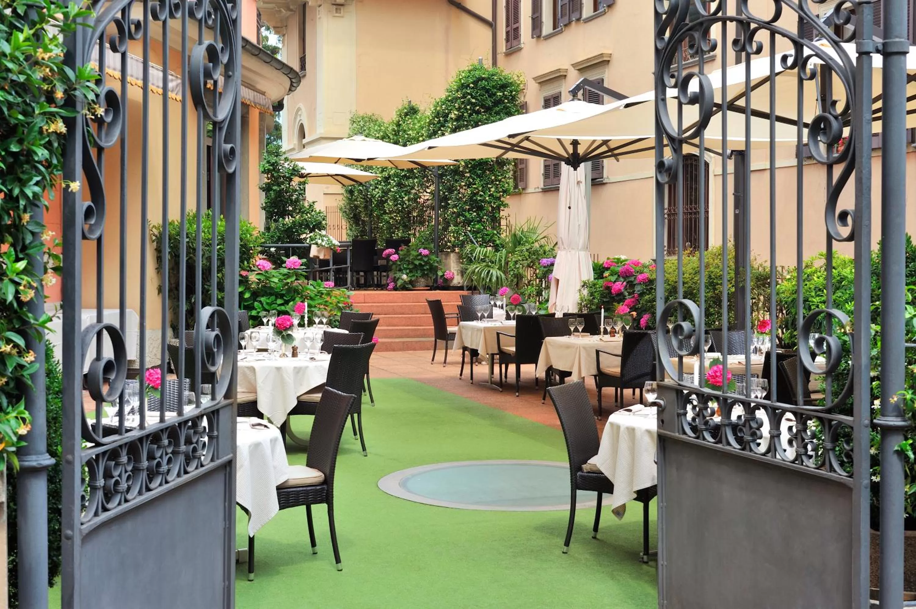 Restaurant/places to eat in Hotel Federale