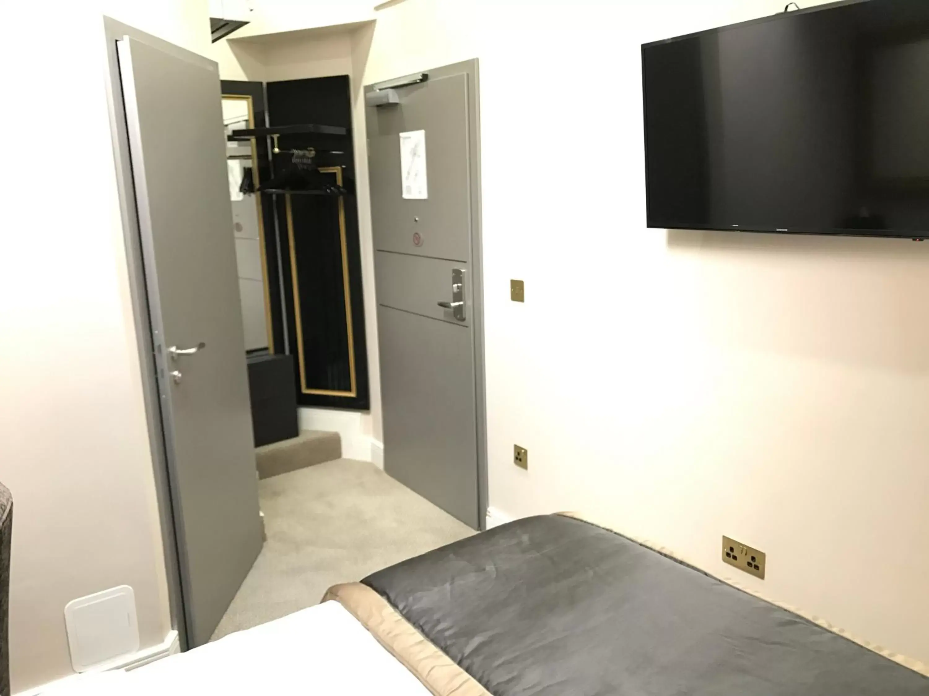 Small Double Room in Museum Residence Oxford Small Double Room in Museum Residence Oxford