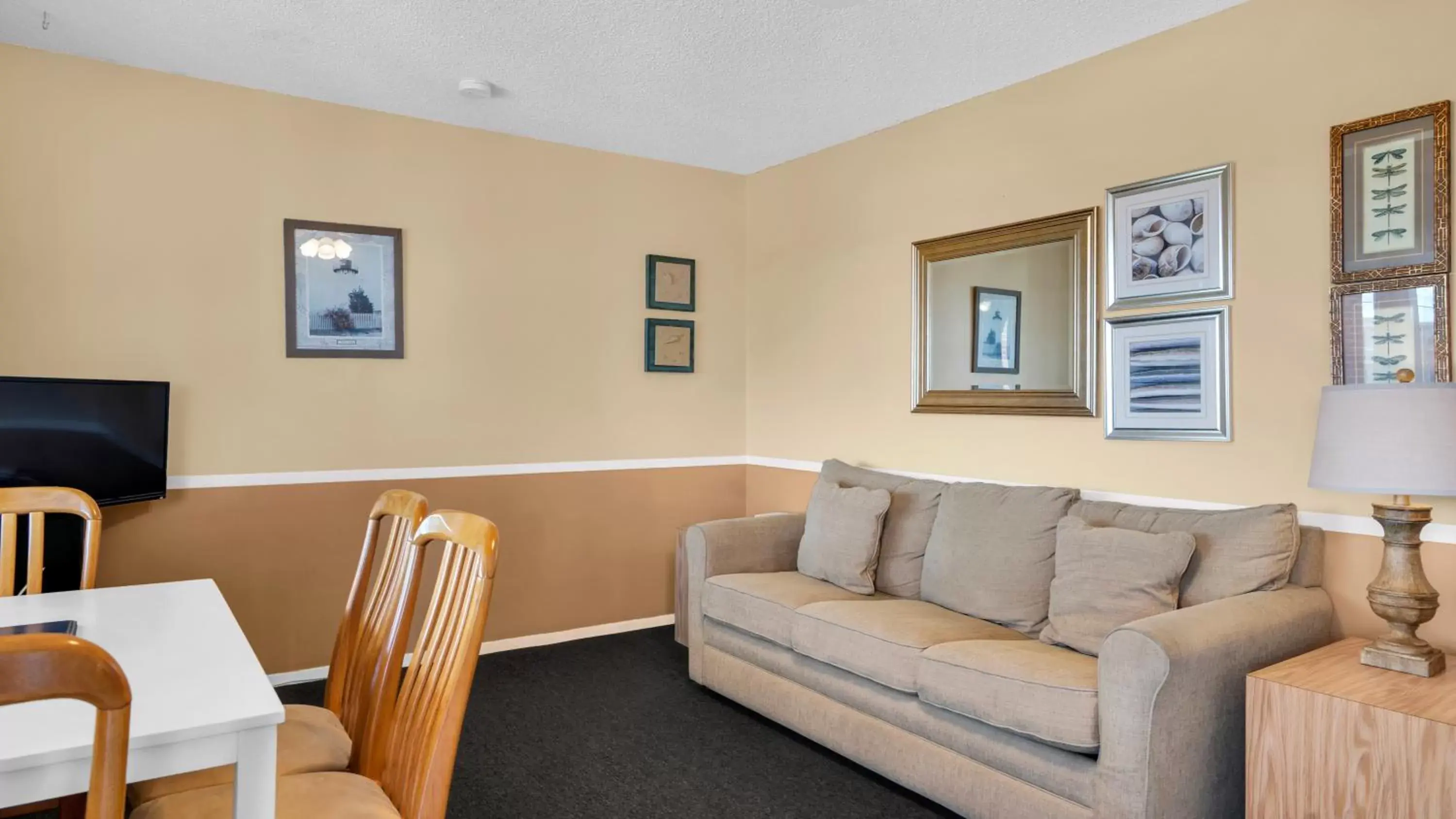 Seating Area in Montauk Oceanside Suites