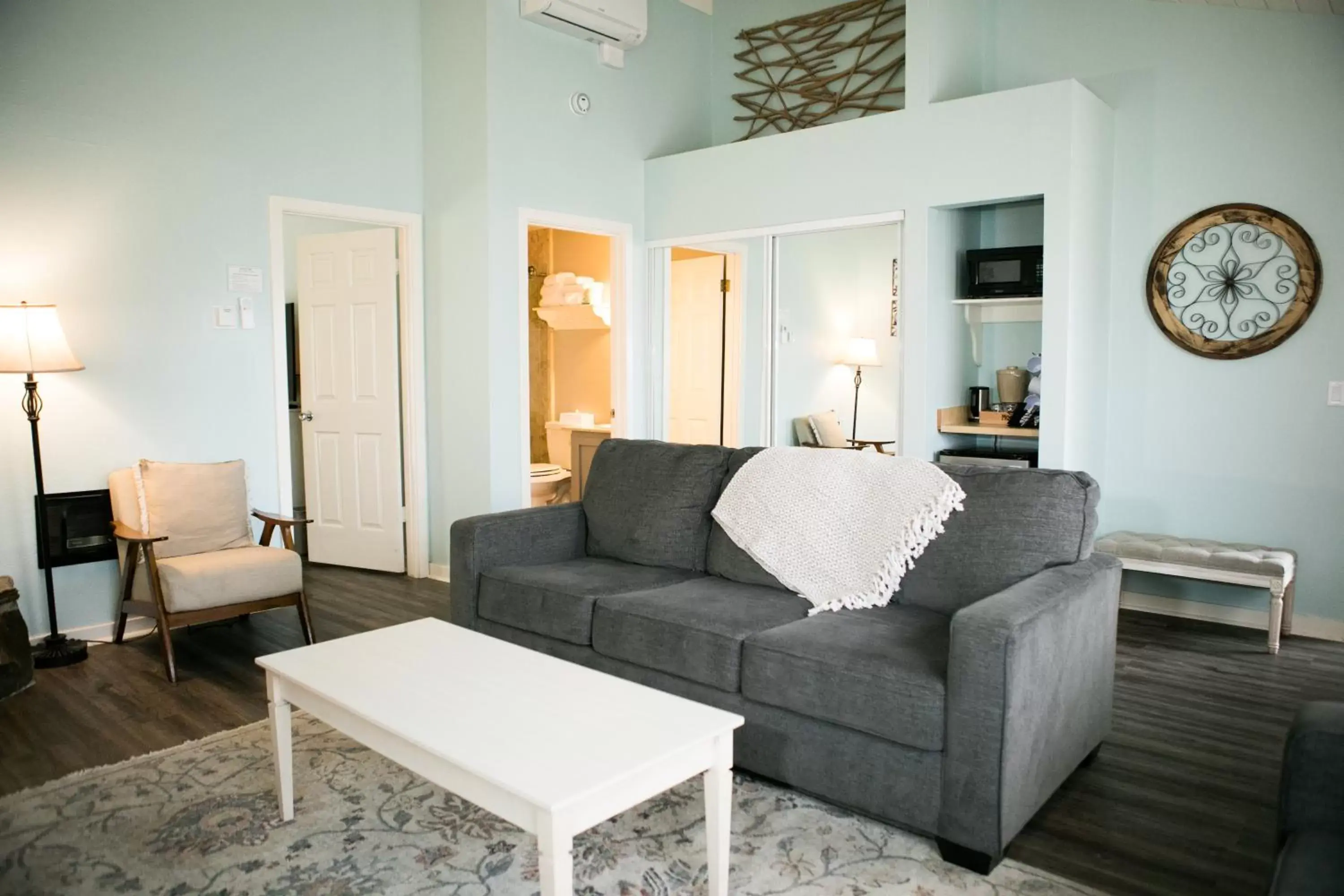 Living room, Seating Area in Sea Otter Inn