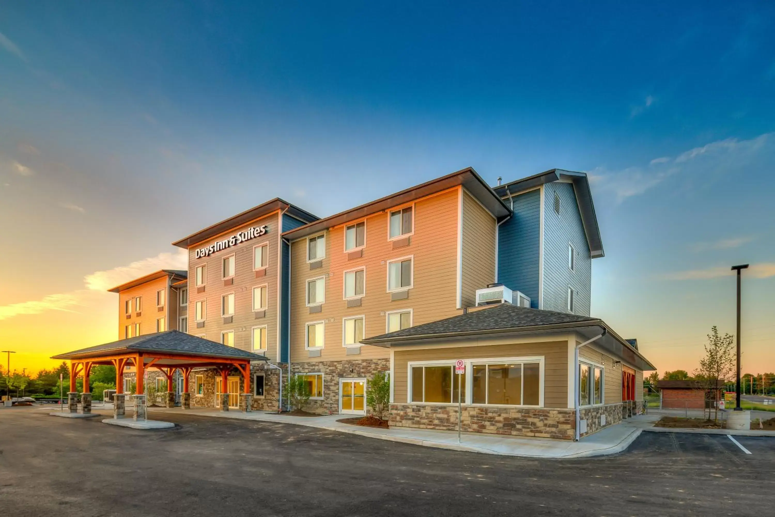 Facade/entrance, Property Building in Days Inn & Suites by Wyndham Lindsay