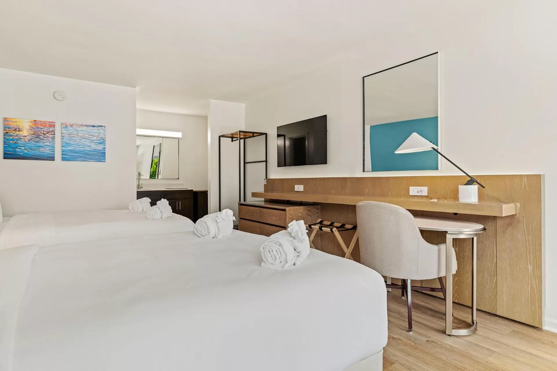 Bedroom, Bed in Hotel Manteo, Trademark Collection by Wyndham