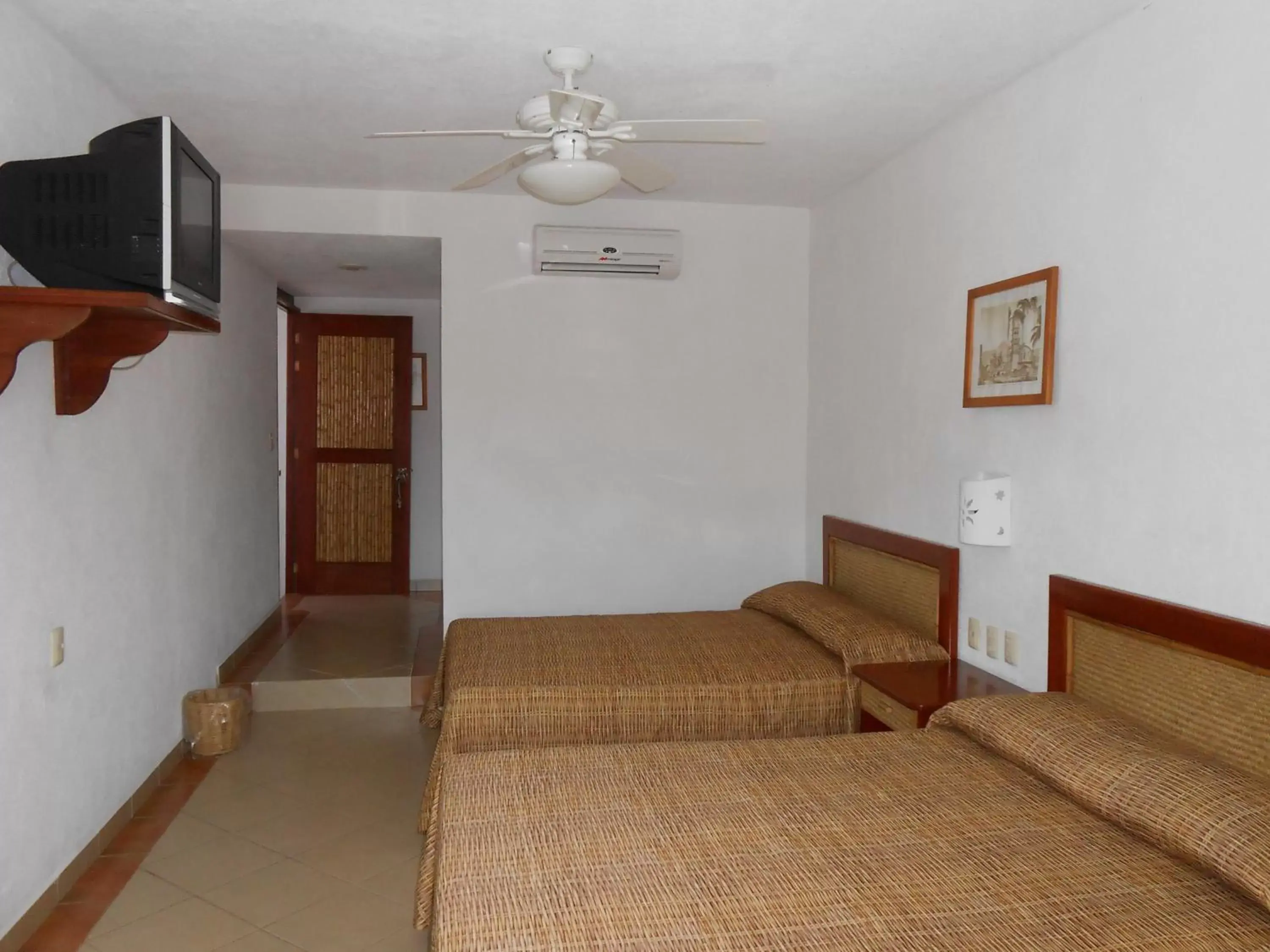 Bedroom, Bed in Hotel Suites Ixtapa Plaza