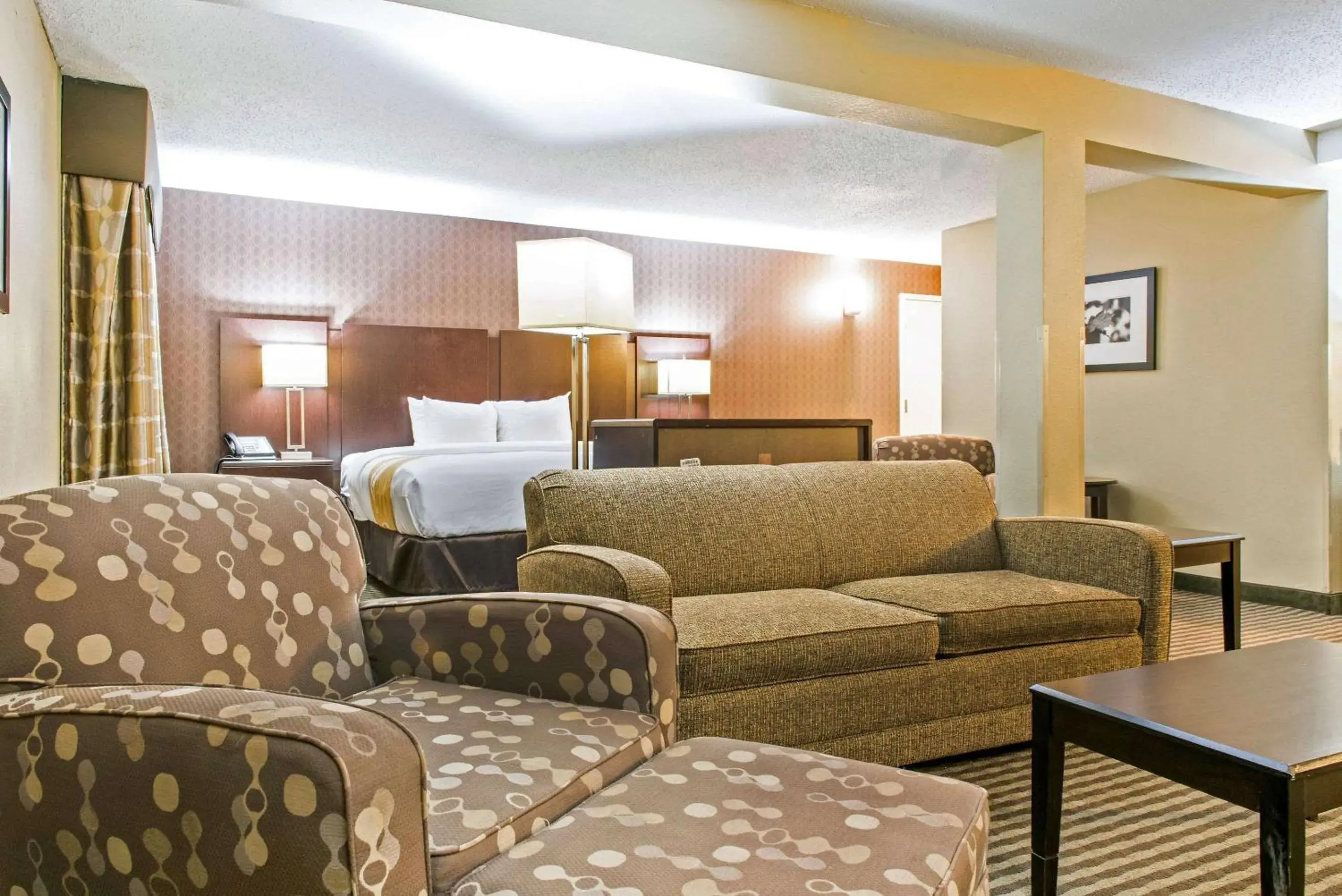 Photo of the whole room, Seating Area in Quality Inn Festus