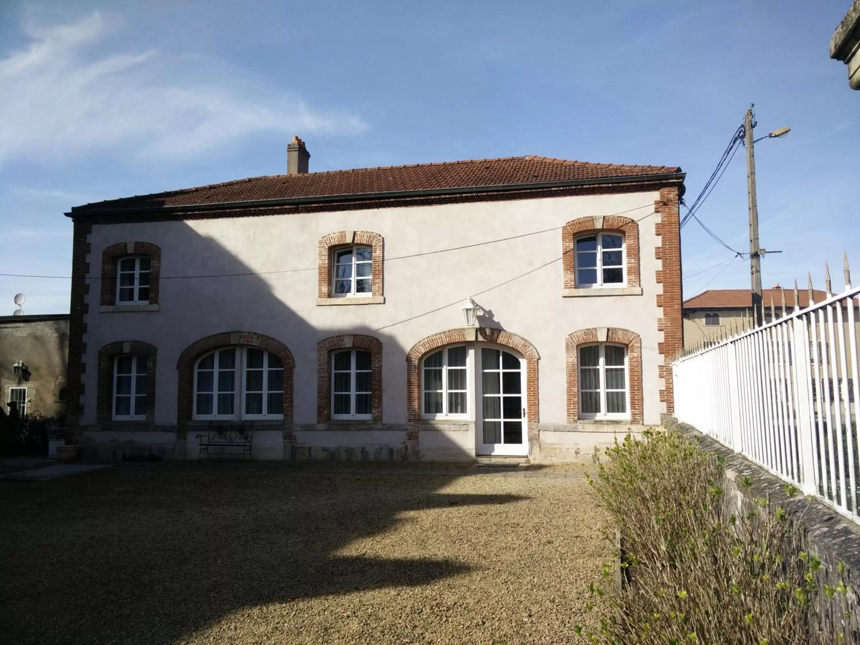 Property Building in Château Mesny