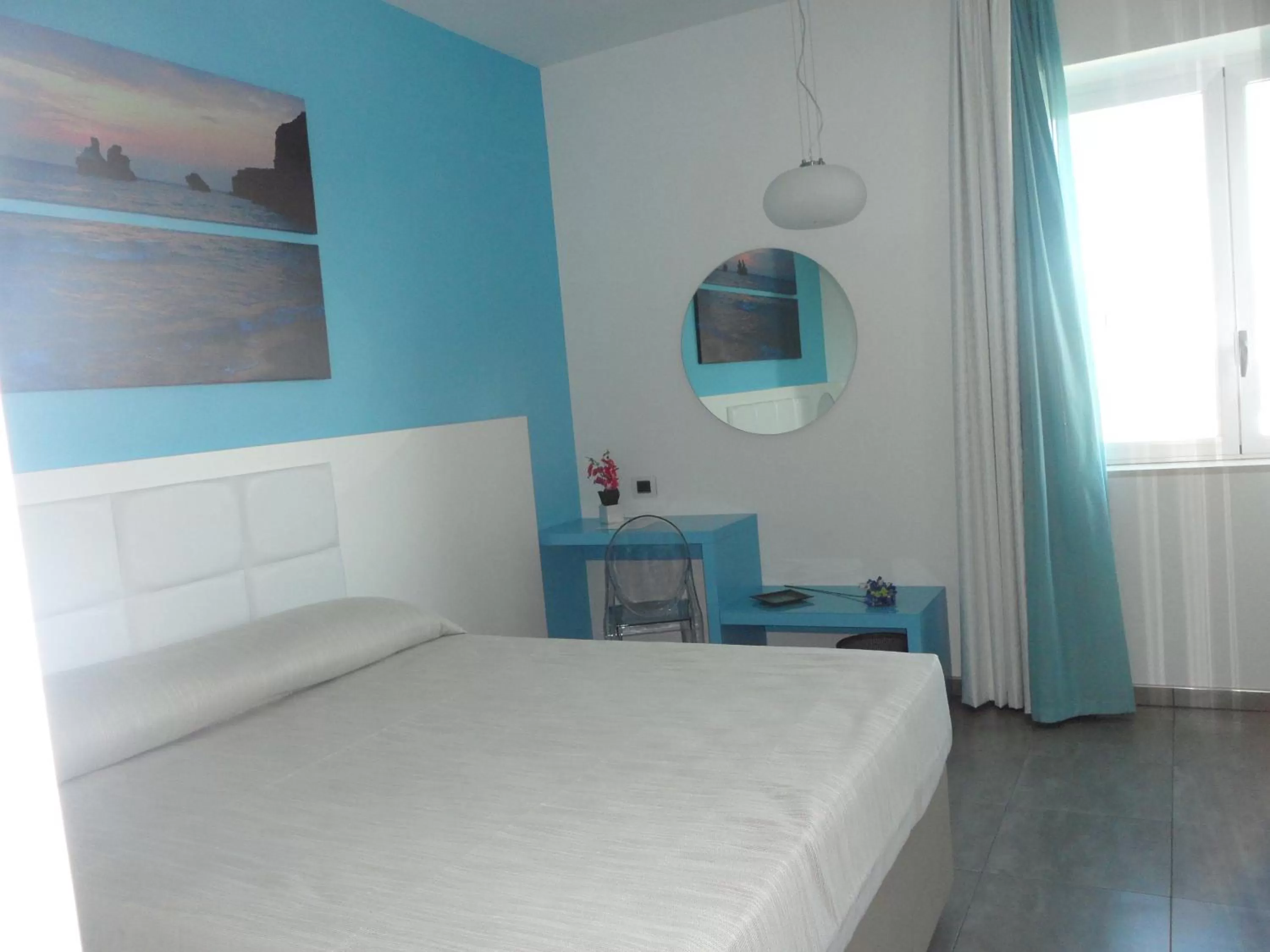 Bedroom, Bed in Motel S.16